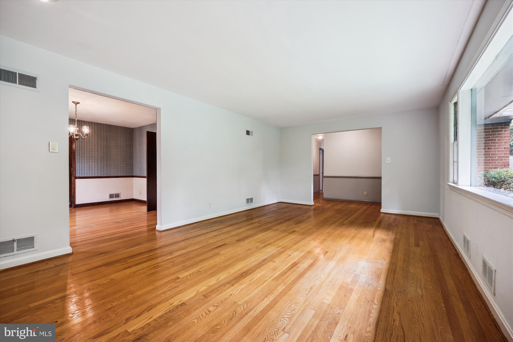1305 WOODSIDE PARKWAY