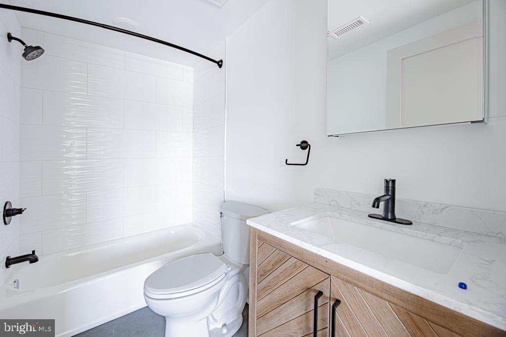 ROXBOROUGH - Residential Lease