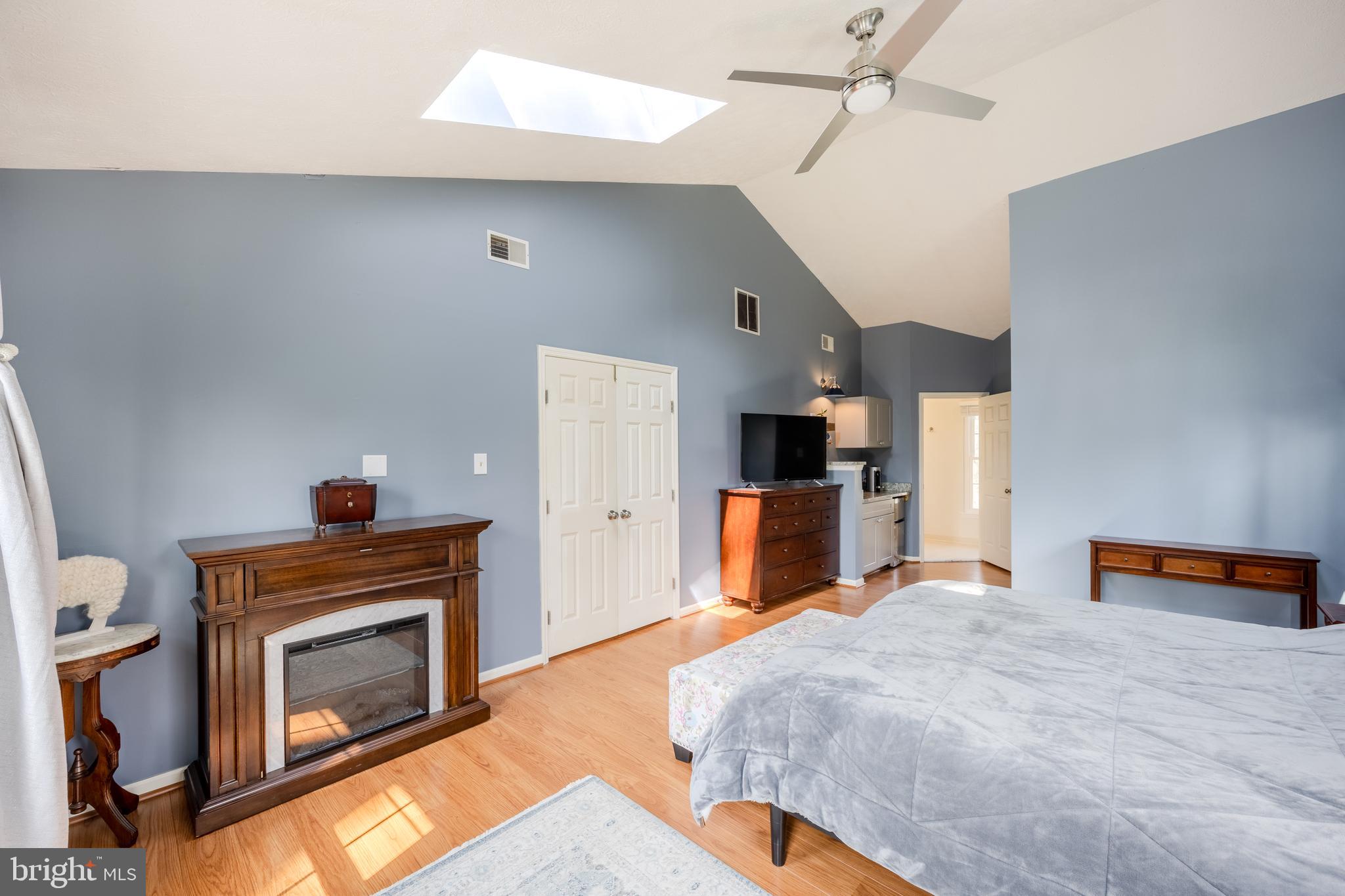 RIVER HILL - Residential