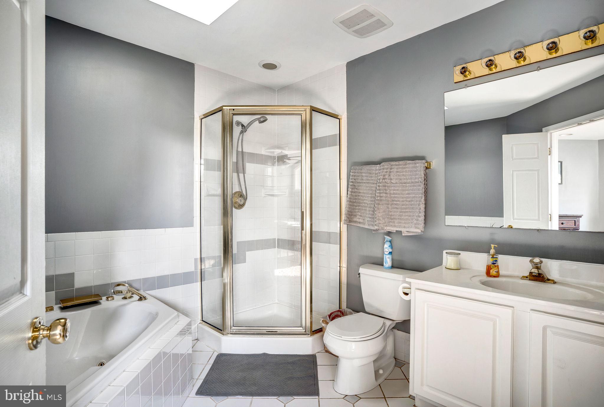 KING ESTATES - Residential