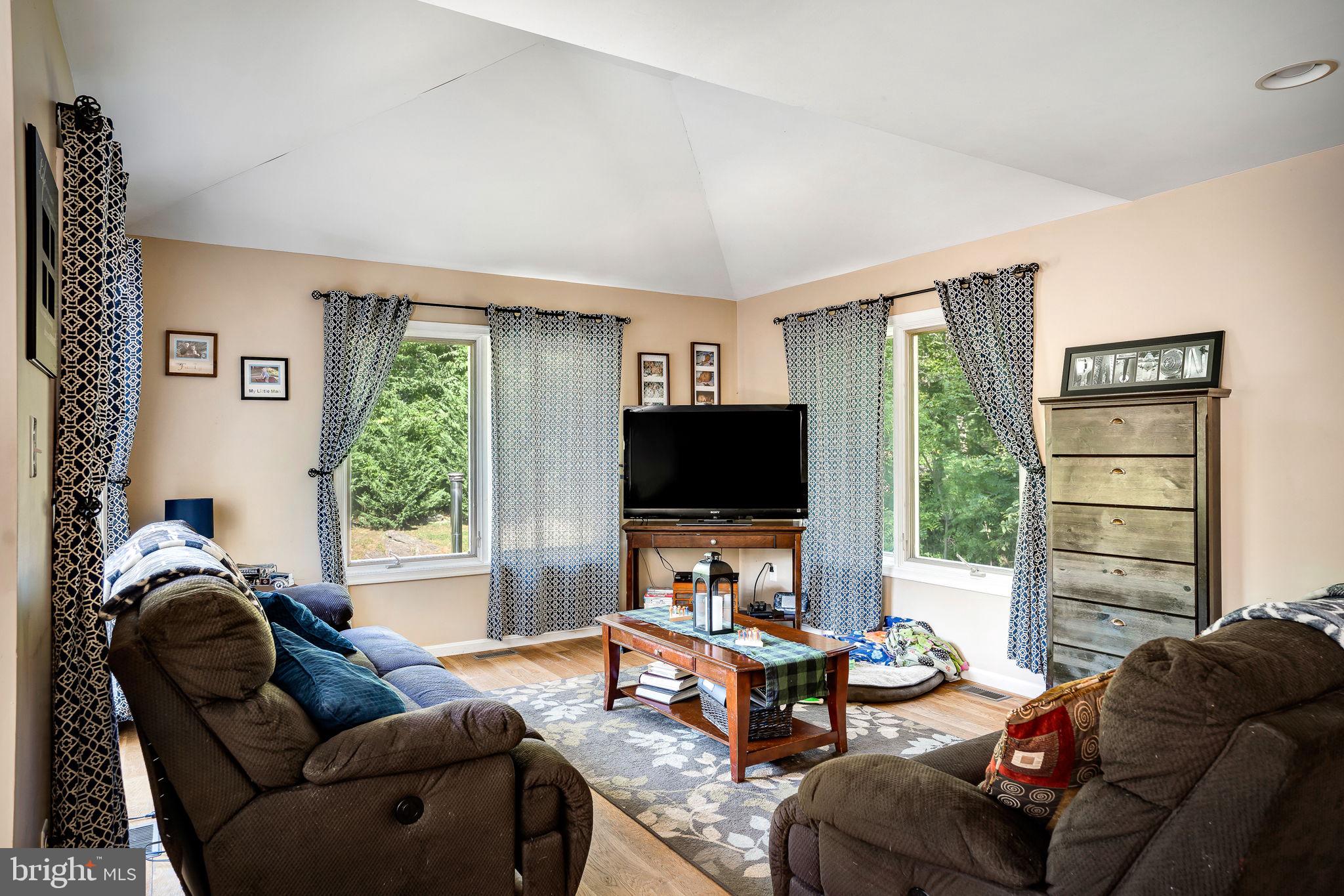 KING ESTATES - Residential