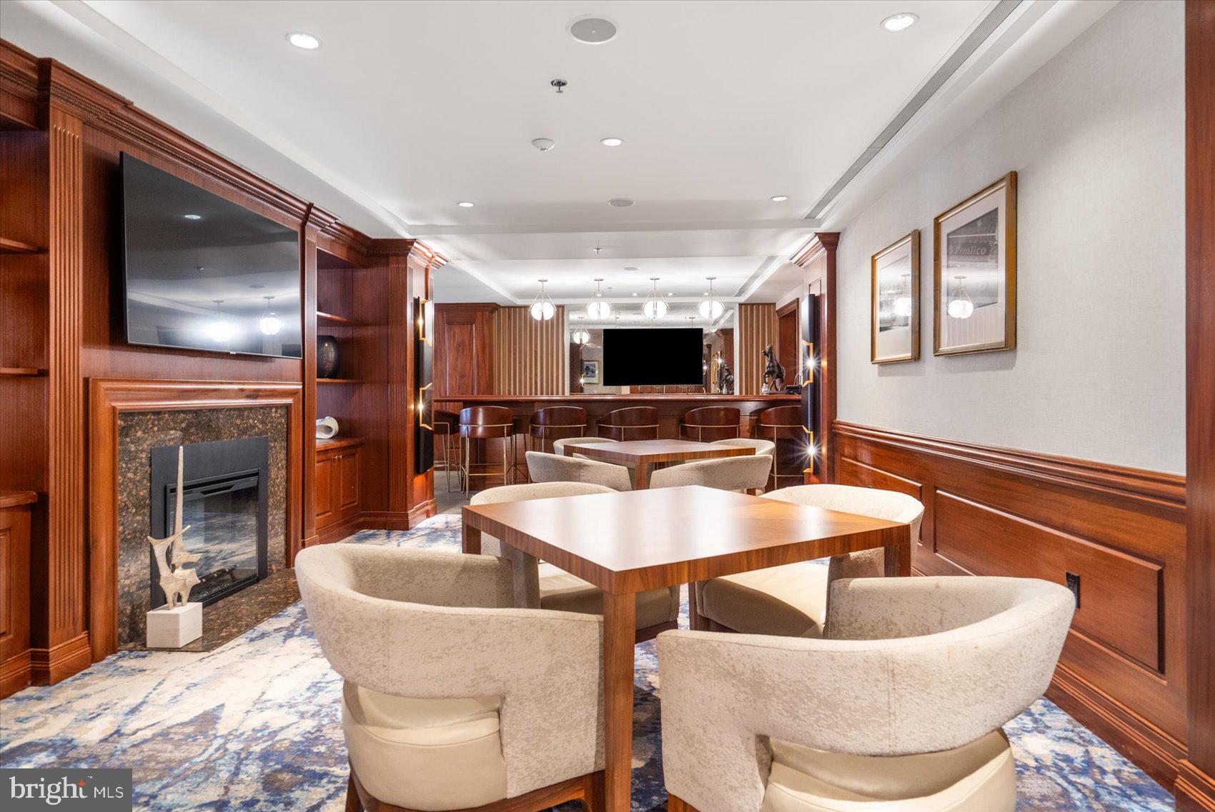 THE RITZ-CARLTON RESIDENCES - Residential Lease