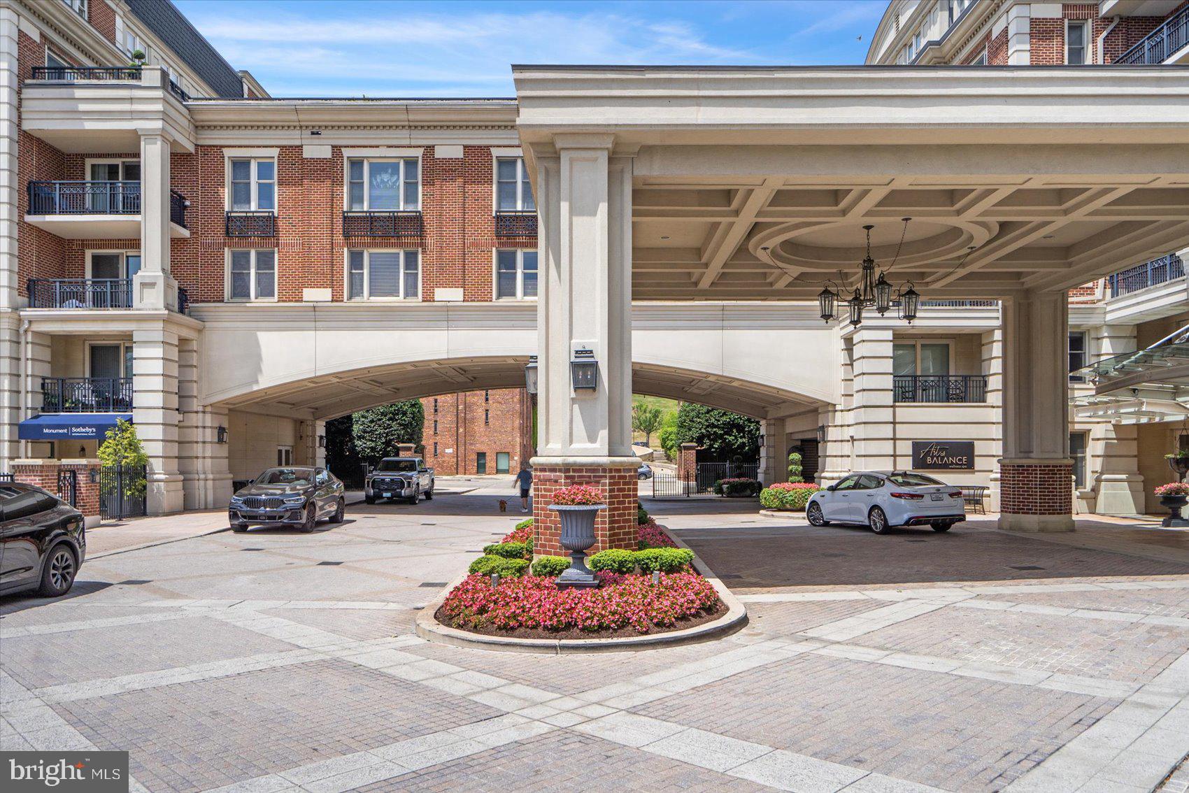 THE RITZ-CARLTON RESIDENCES - Residential Lease