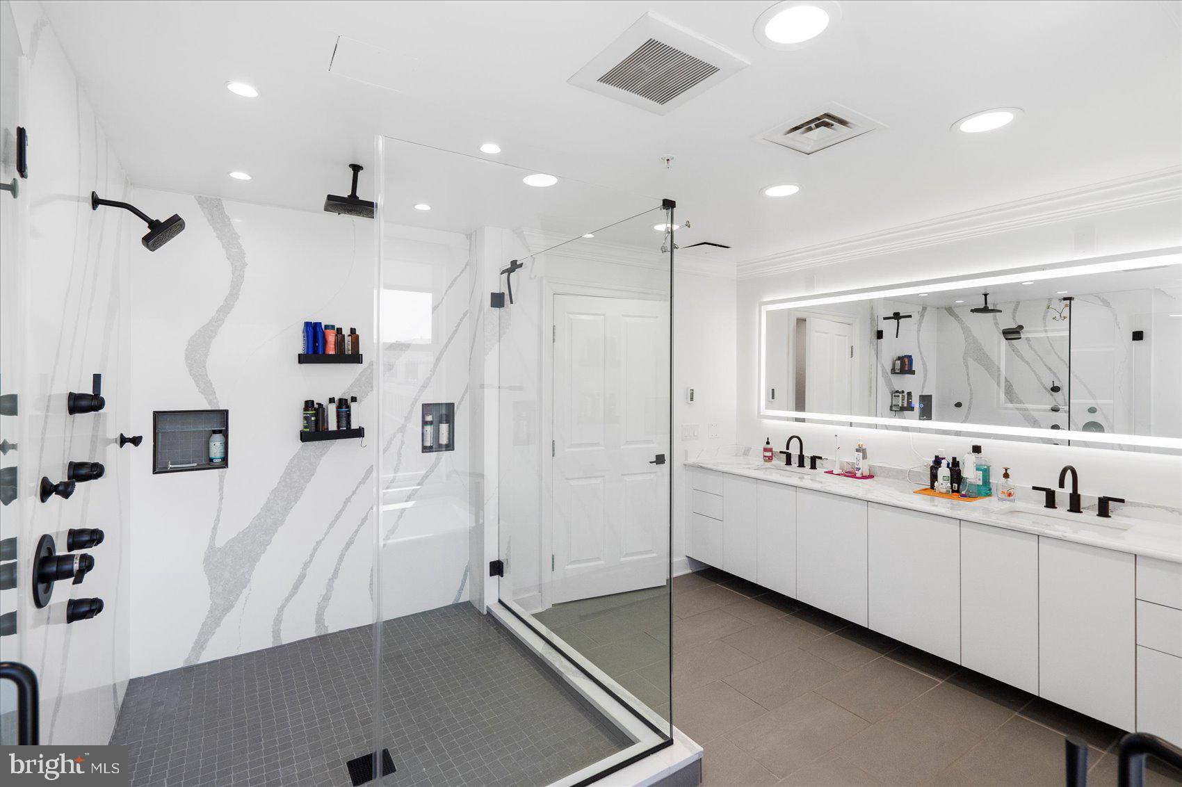 THE RITZ-CARLTON RESIDENCES - Residential Lease