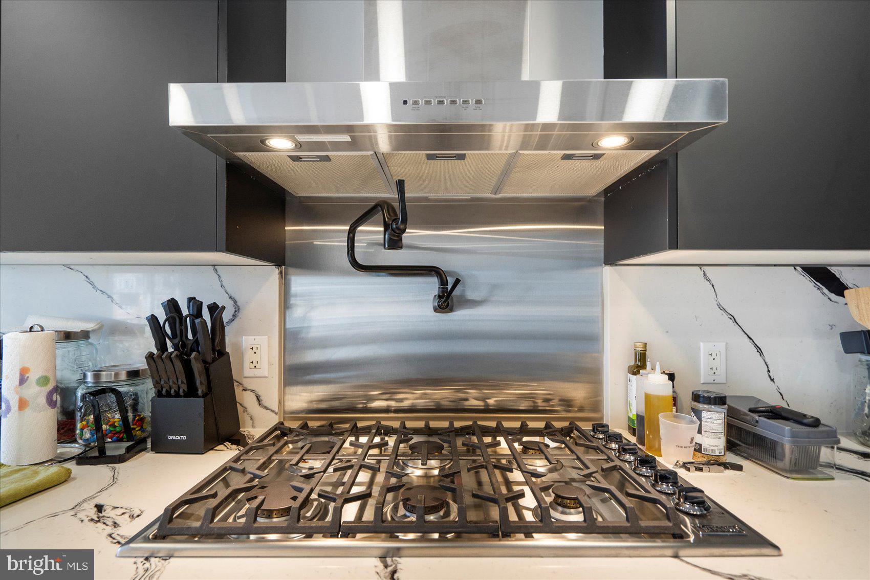 THE RITZ-CARLTON RESIDENCES - Residential Lease