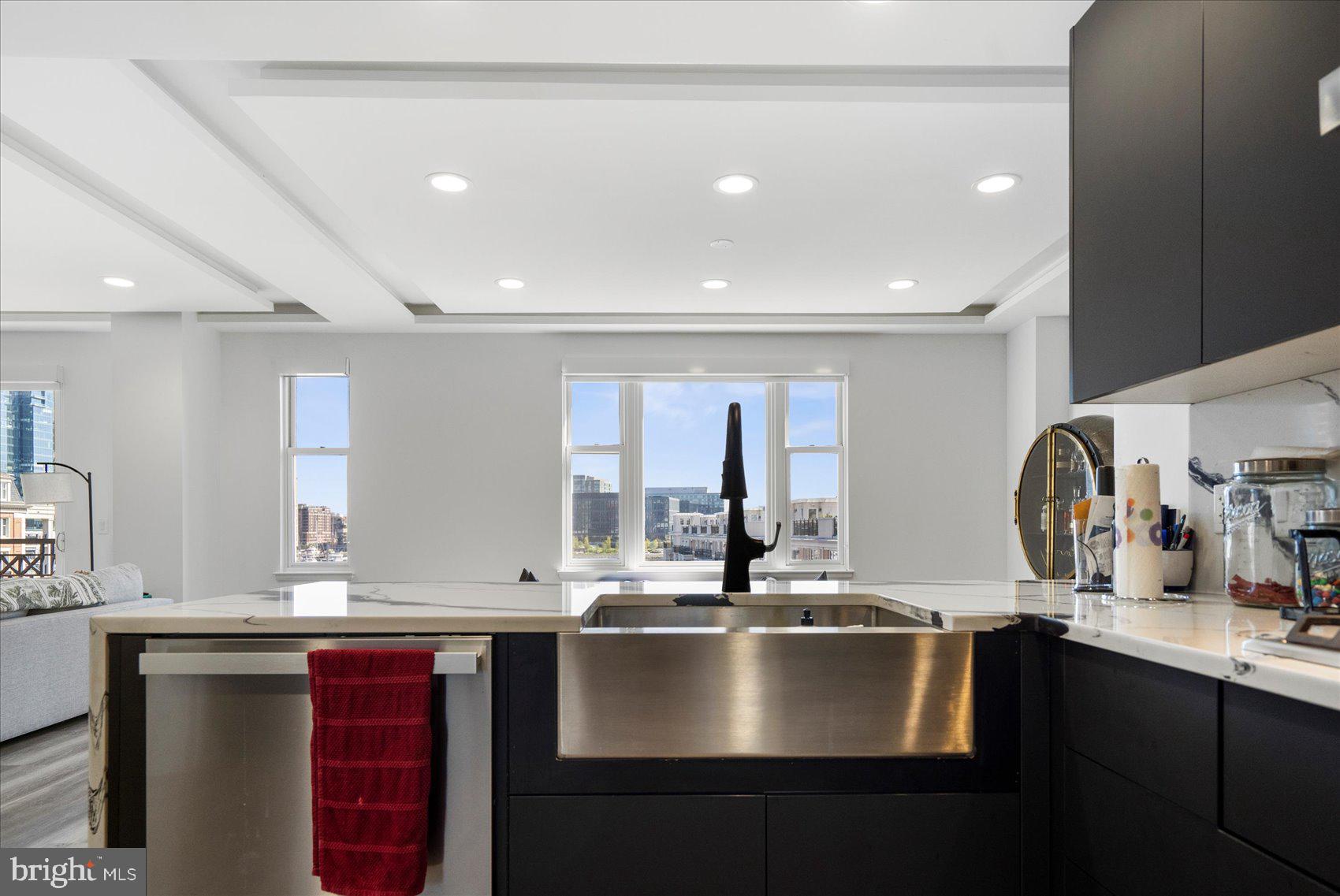 THE RITZ-CARLTON RESIDENCES - Residential Lease