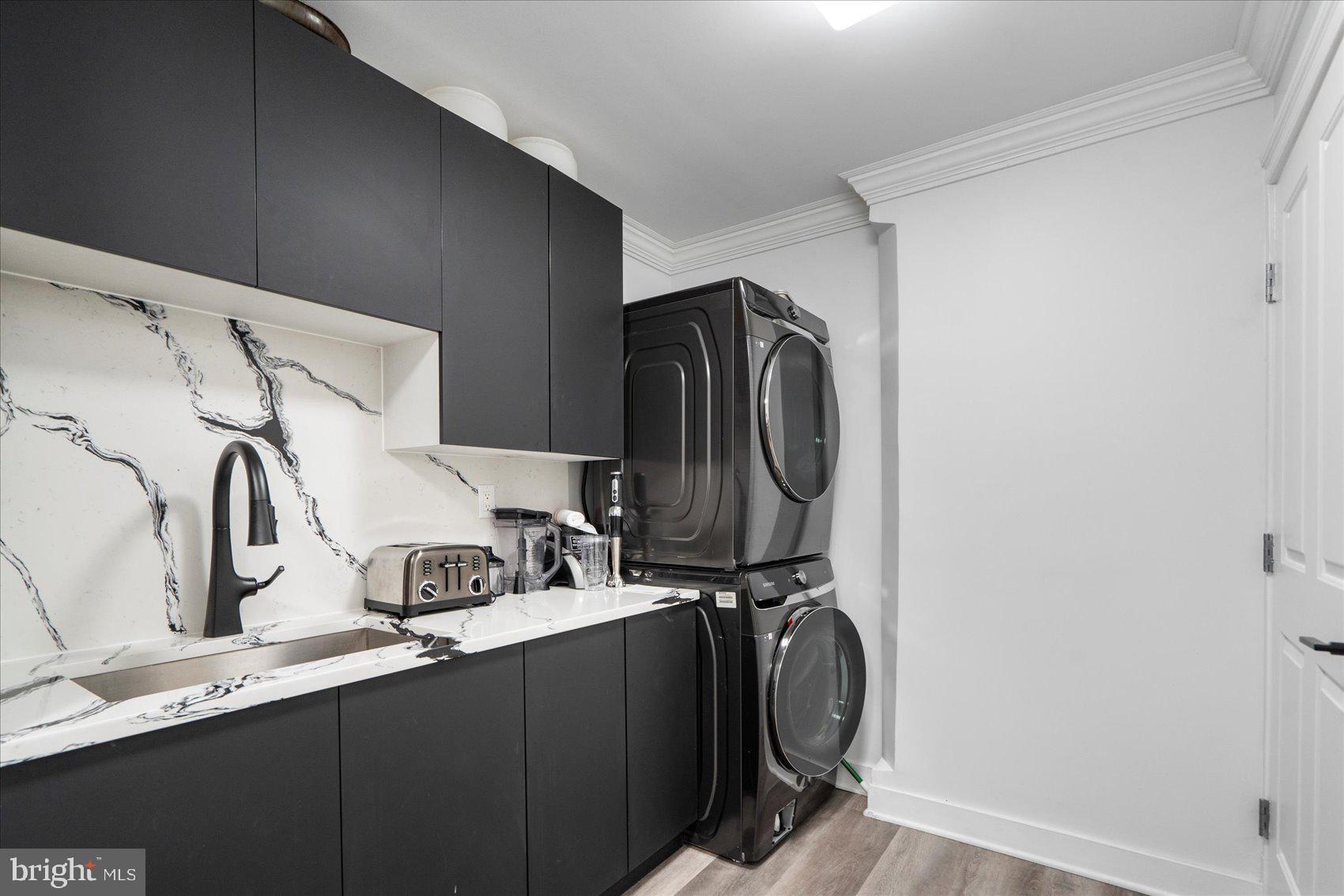 THE RITZ-CARLTON RESIDENCES - Residential Lease