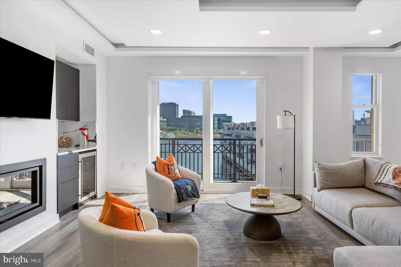 THE RITZ-CARLTON RESIDENCES - Residential Lease