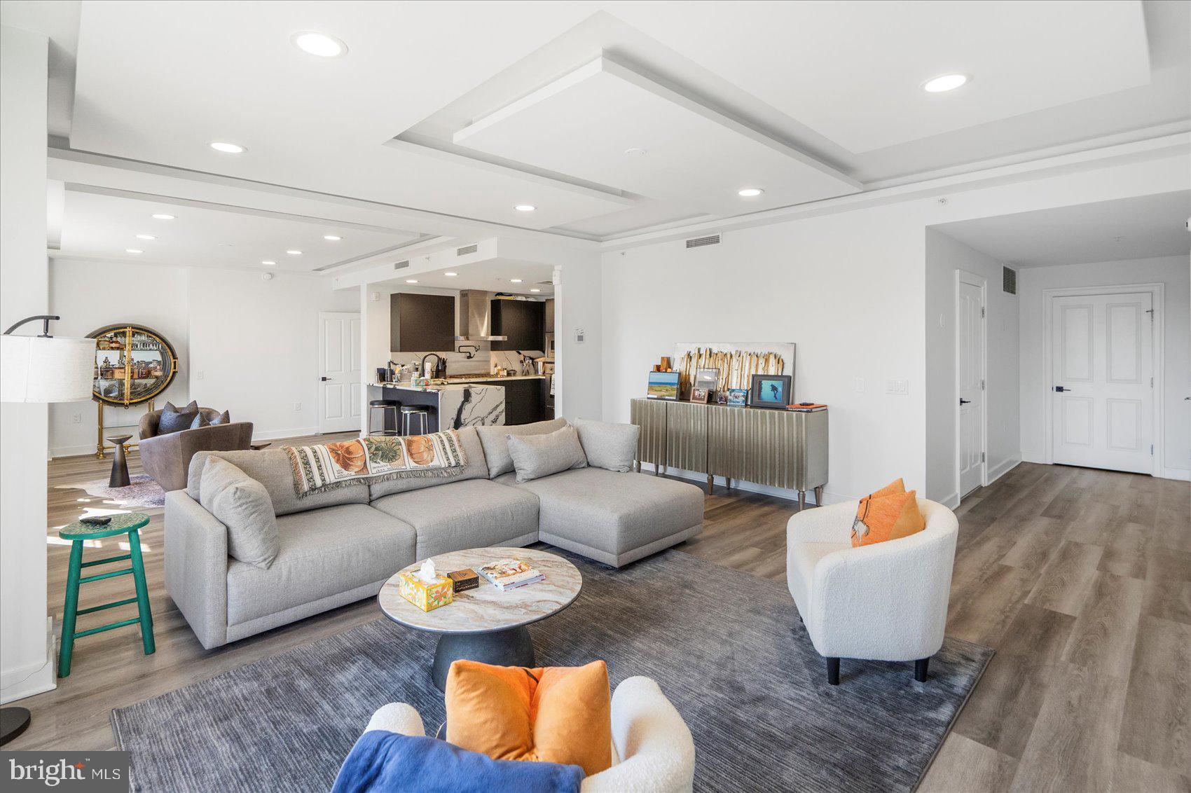 THE RITZ-CARLTON RESIDENCES - Residential Lease