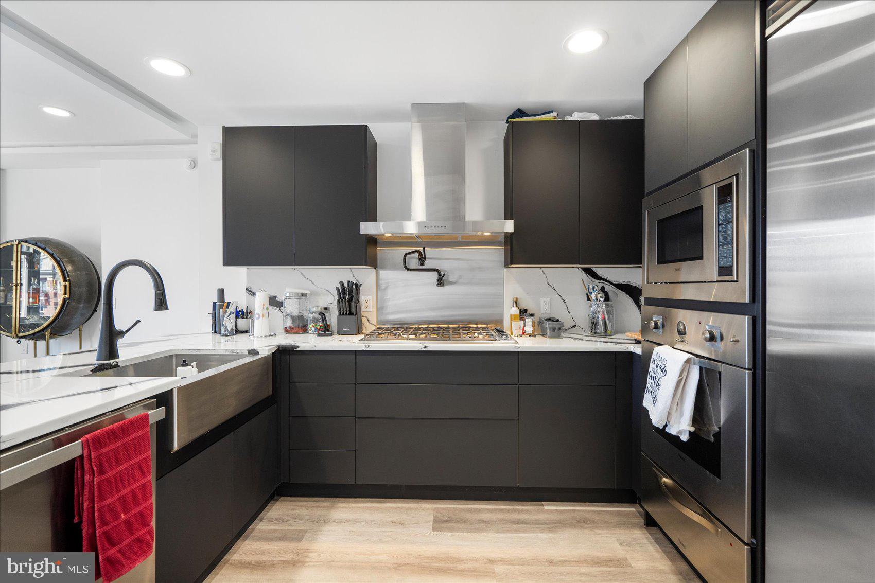 THE RITZ-CARLTON RESIDENCES - Residential Lease