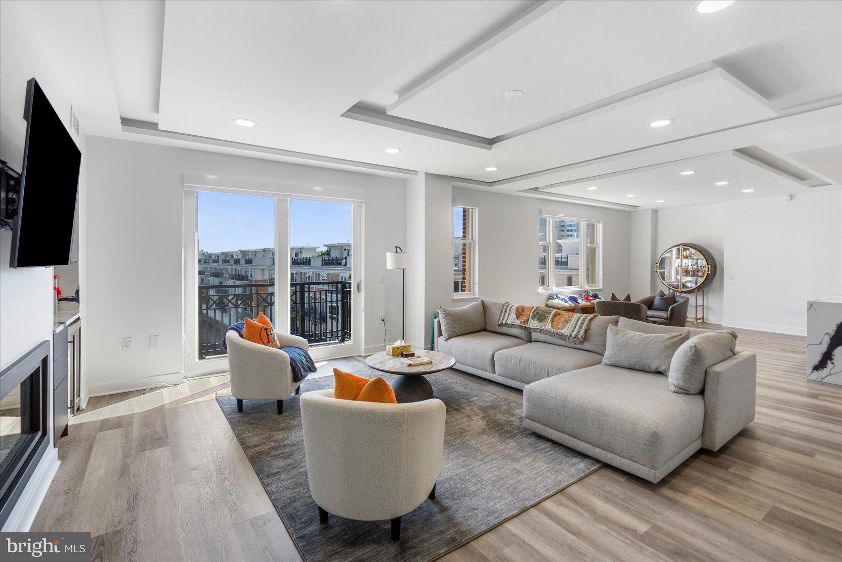 THE RITZ-CARLTON RESIDENCES - Residential Lease