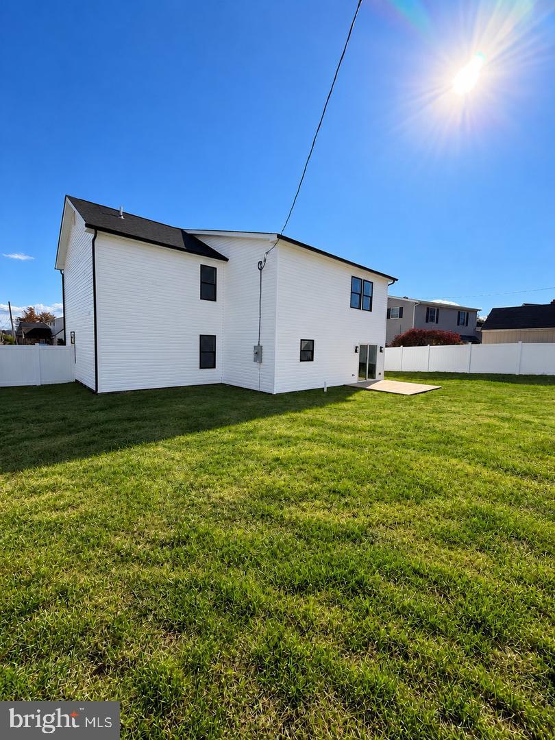 6 APRICOT LANE
