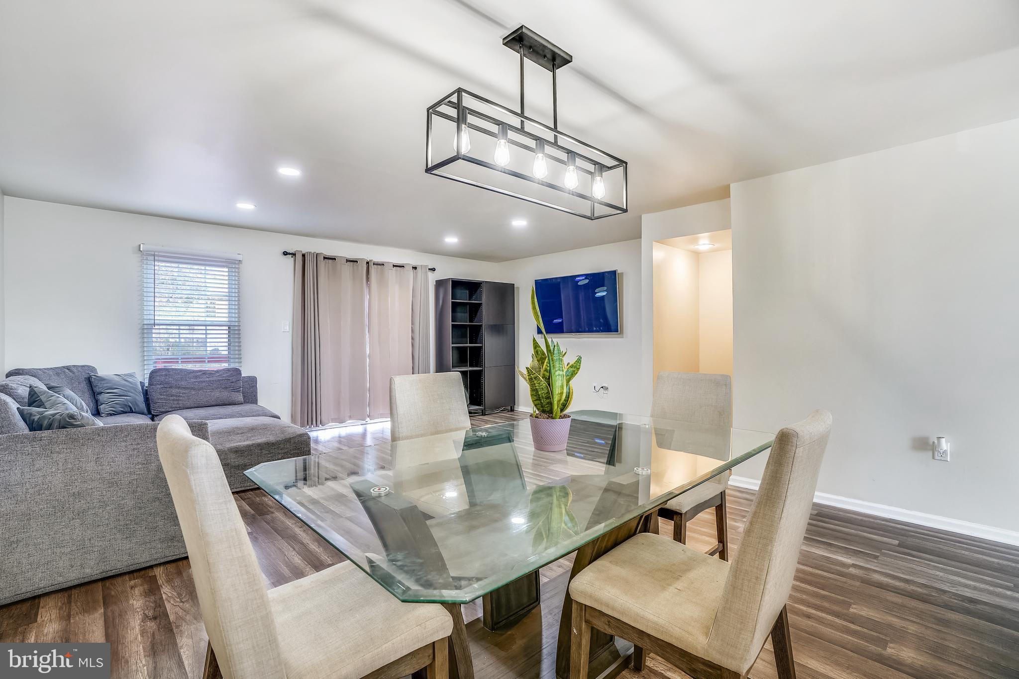 SUBURBIA - Residential