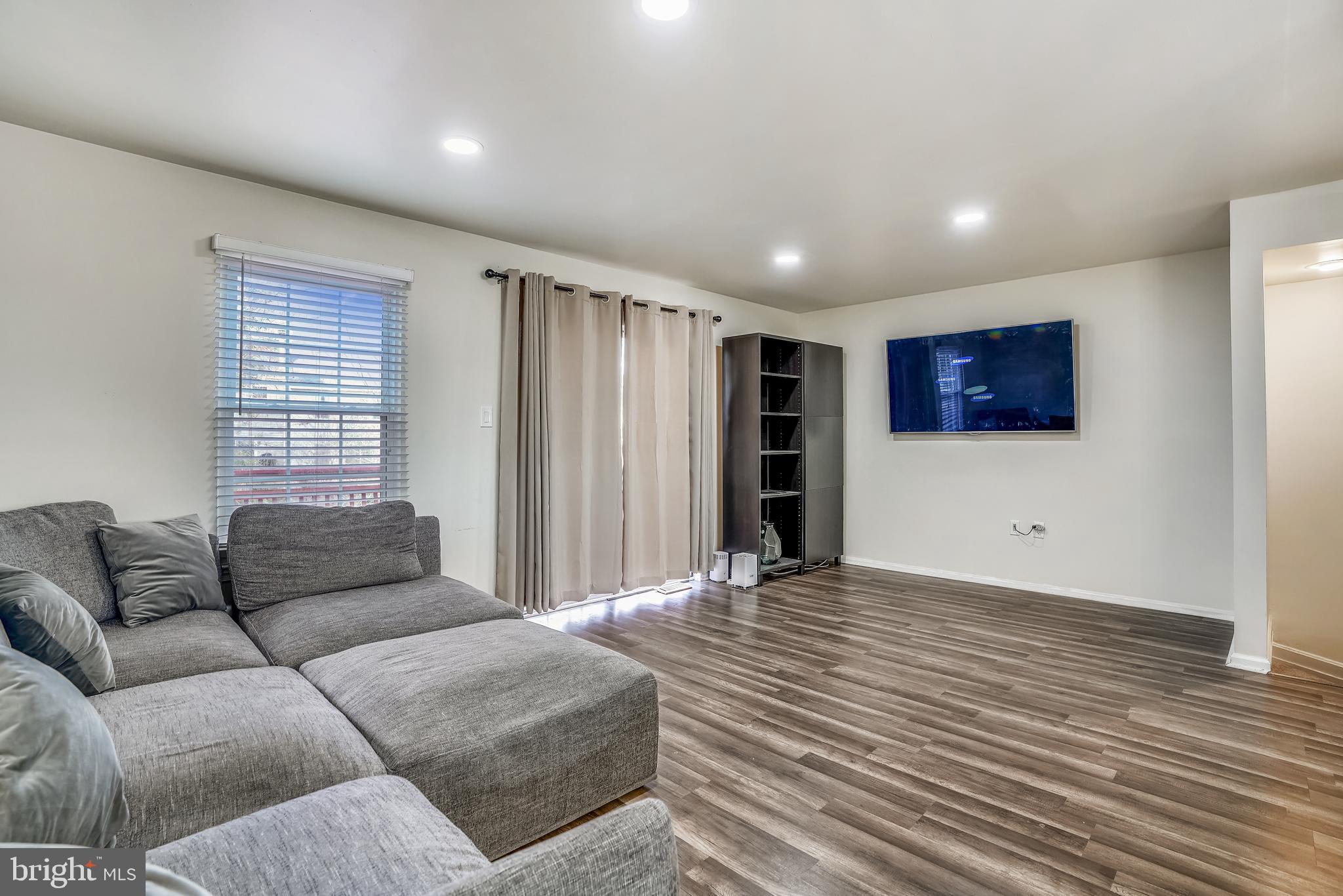 SUBURBIA - Residential