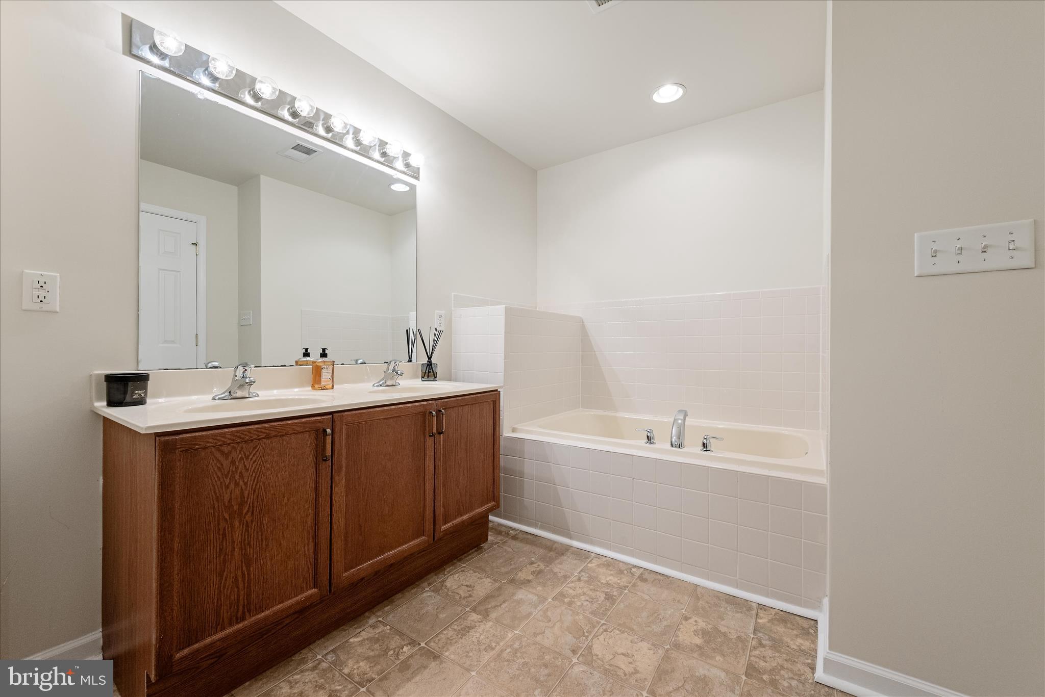 MANOR PARK - Residential