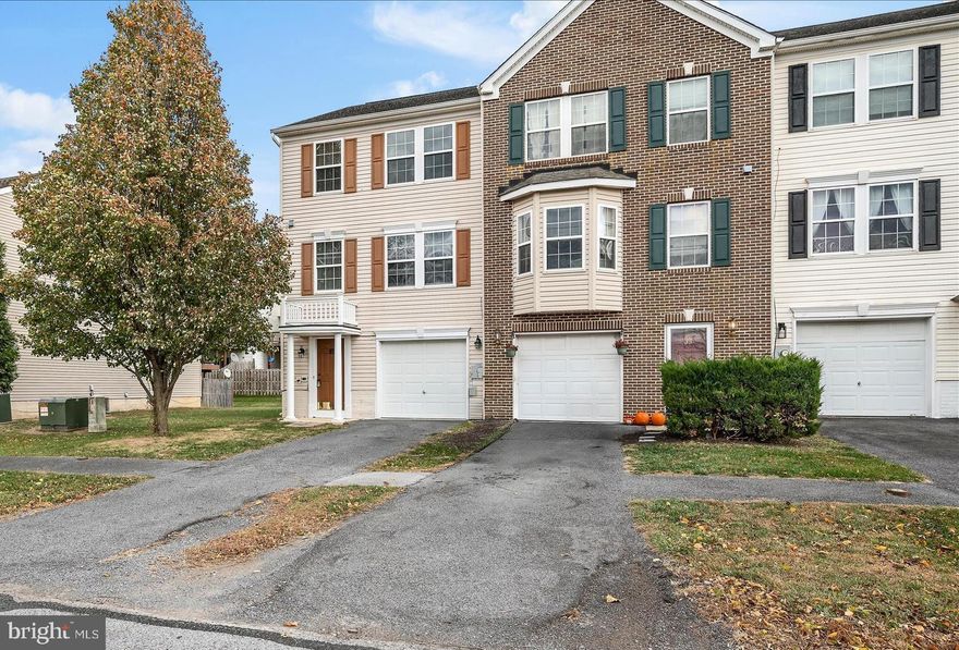 End-unit townhome with three finished levels and rare three-level bump-outs that add living space on every floor. A bright foyer entry opens to a flexible lower level with a full bath, laundry, an office or flex space, and a large rec room that walks out to a fully fenced rear yard, great for pets and play. The main level features an open floor plan- an open concept that’s ideal for entertaining. The kitchen offers stainless steel appliances and hardwood flooring that continues into the dining area with hardwood floors. A sun-filled family room sits adjacent, plus a convenient half bath and a bonus room off the kitchen leading to the rear deck for easy indoor-outdoor living.
Upstairs, the private primary suite includes vaulted cathedral ceilings, a walk-in closet, and an ensuite bath with a soaking tub and separate shower. Two additional bedrooms, each with vaulted ceilings, share a full hall bath with a tub-shower combo.
Fresh updates include new carpet throughout and new interior paint. Move-in ready and well located in Manor Park near shopping, dining, parks, and commuter routes.
Features: end unit corner unit, three finished levels, three-level bump-outs three-level extension, open floor plan open concept, hardwood in kitchen and dining, stainless appliances, rear deck, walkout lower level, rec room, office flex room, fully fenced backyard great for pets, vaulted cathedral ceilings, walk-in closet, ensuite bath, soaking tub, separate shower, new carpet, new paint, move-in ready, convenient location.