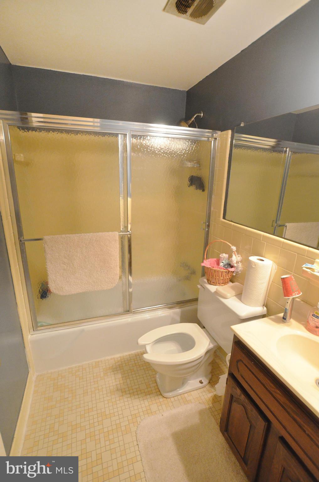 CHAPEL SQUARE - Residential Lease