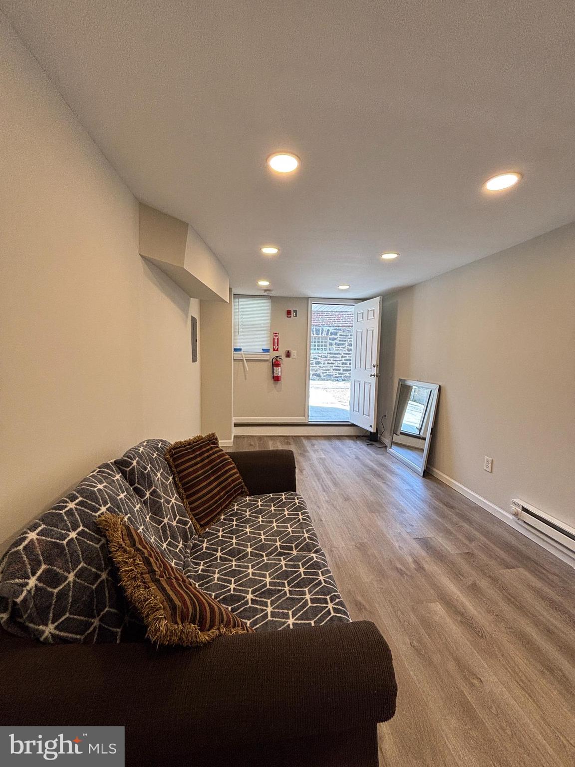 LAWNCREST - Residential Lease