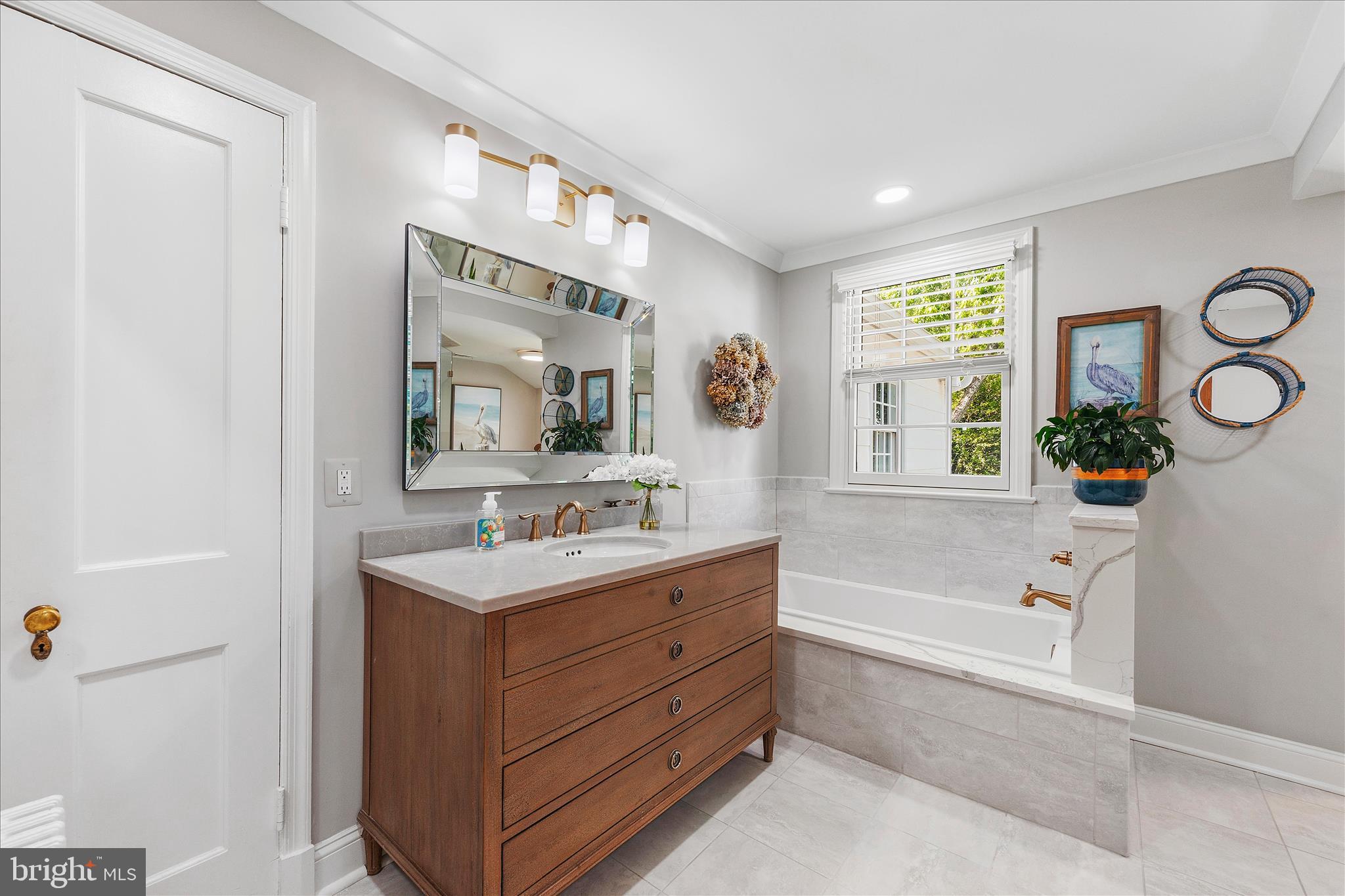 PENDENNIS MOUNT - Residential