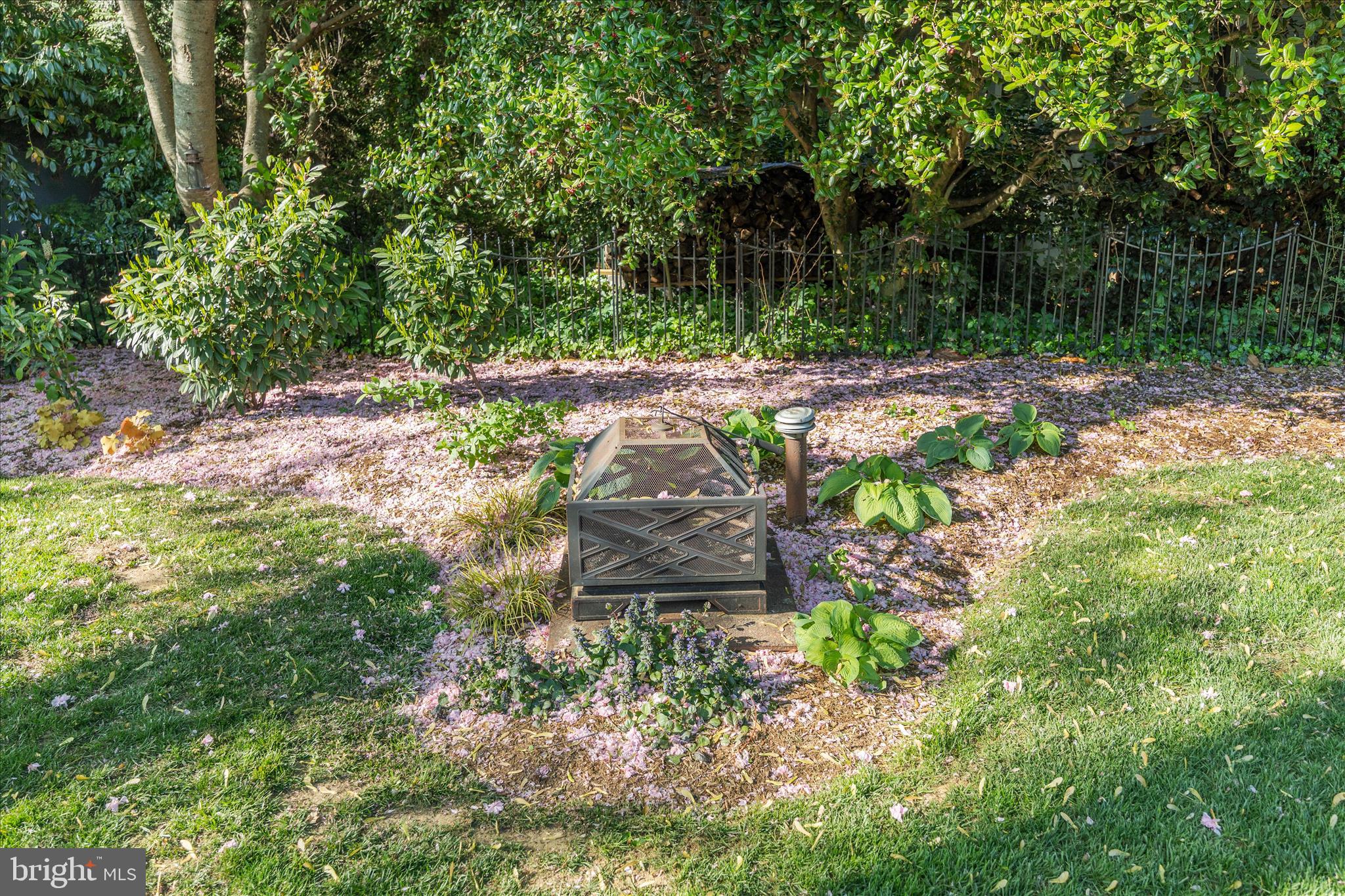 PENDENNIS MOUNT - Residential