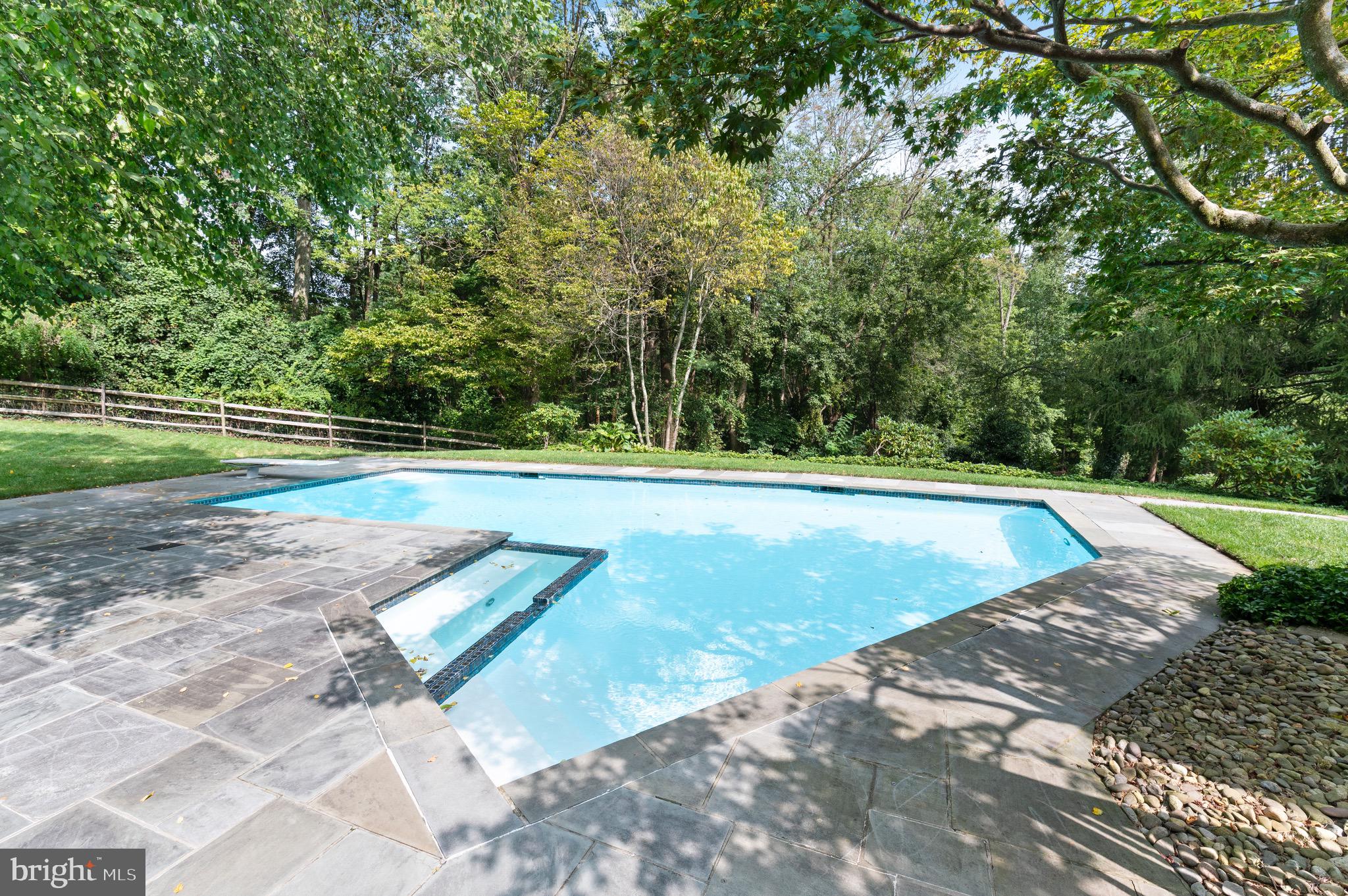 RAVENSCLIFF - Residential