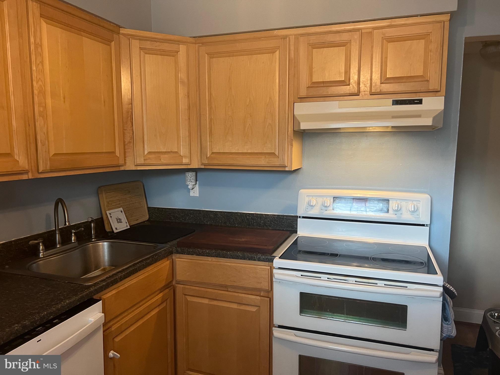 1761 ABERDEEN CIRCLE