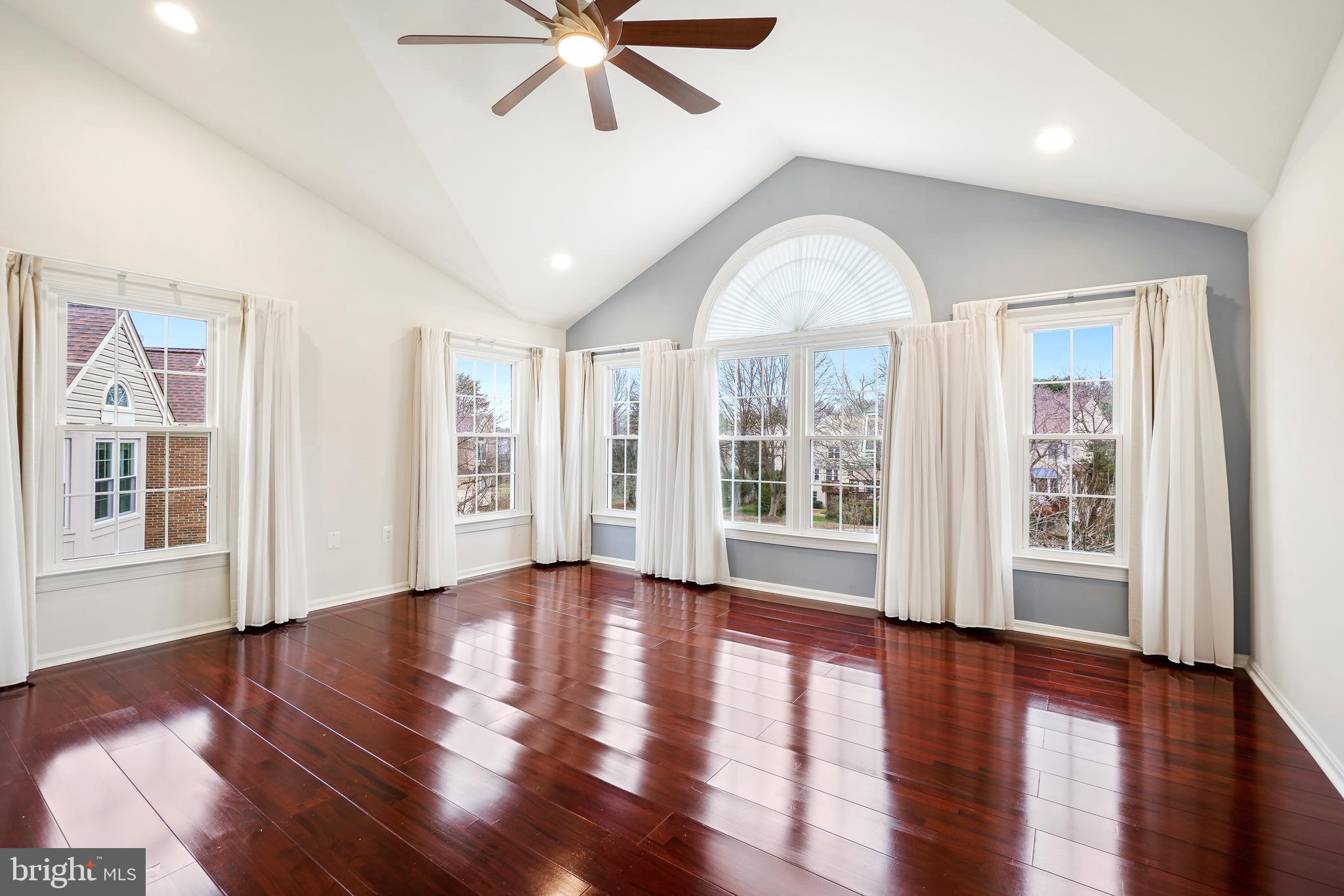 WASHINGTONIAN WOODS - Residential Lease