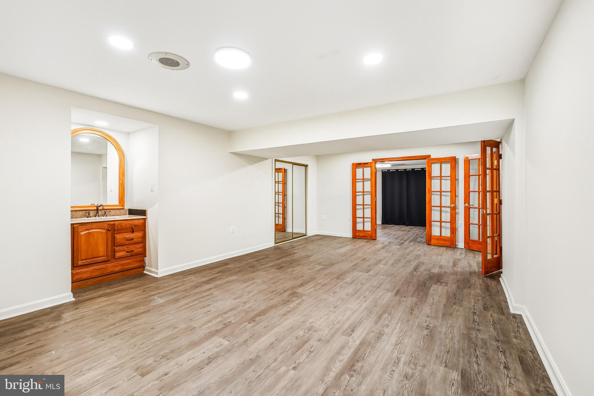 WASHINGTONIAN WOODS - Residential Lease