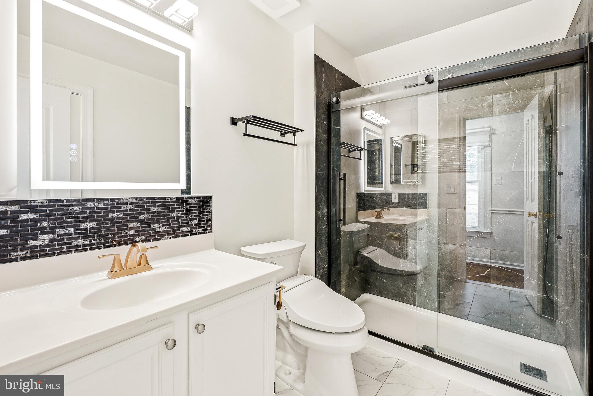 WASHINGTONIAN WOODS - Residential Lease