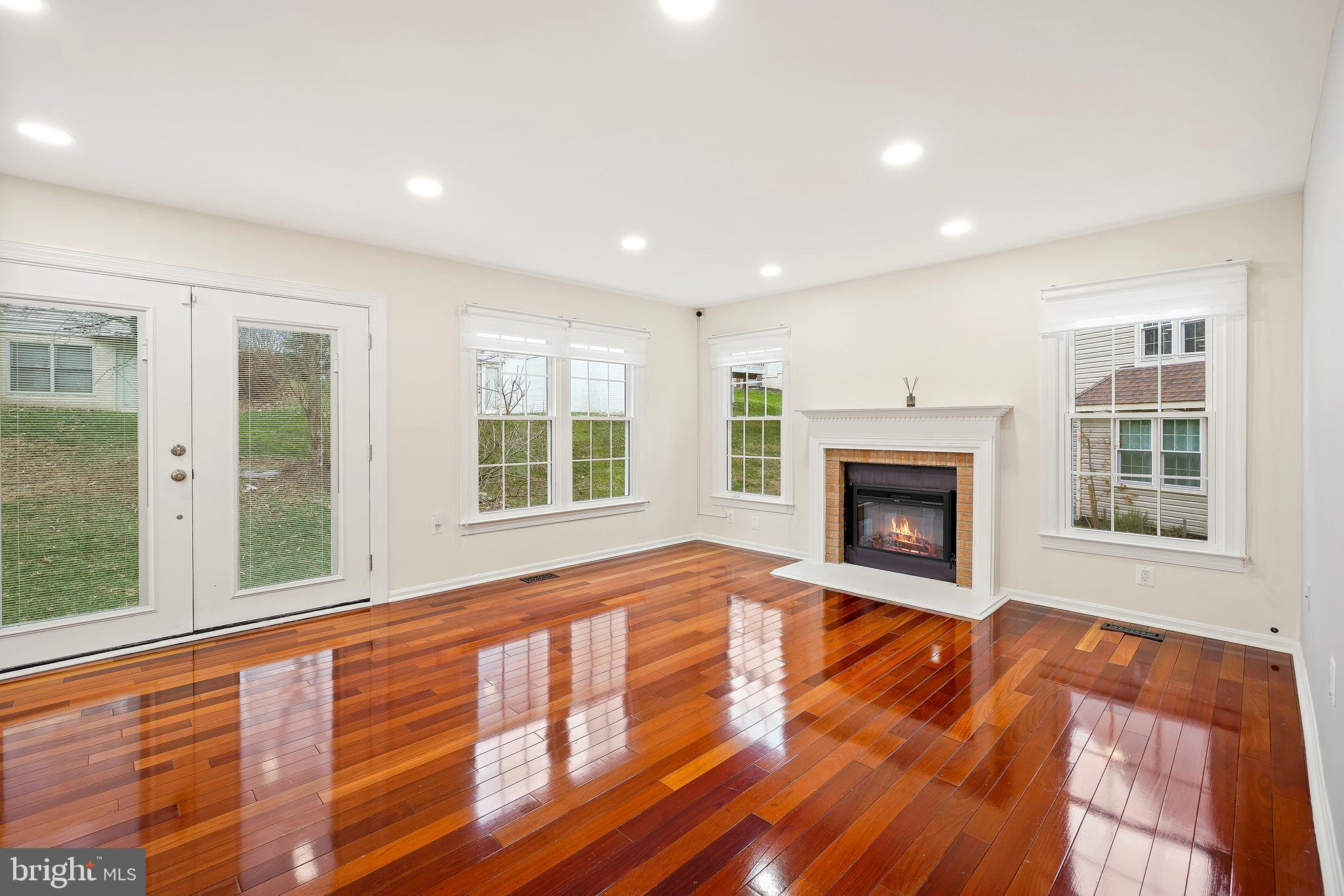 WASHINGTONIAN WOODS - Residential Lease