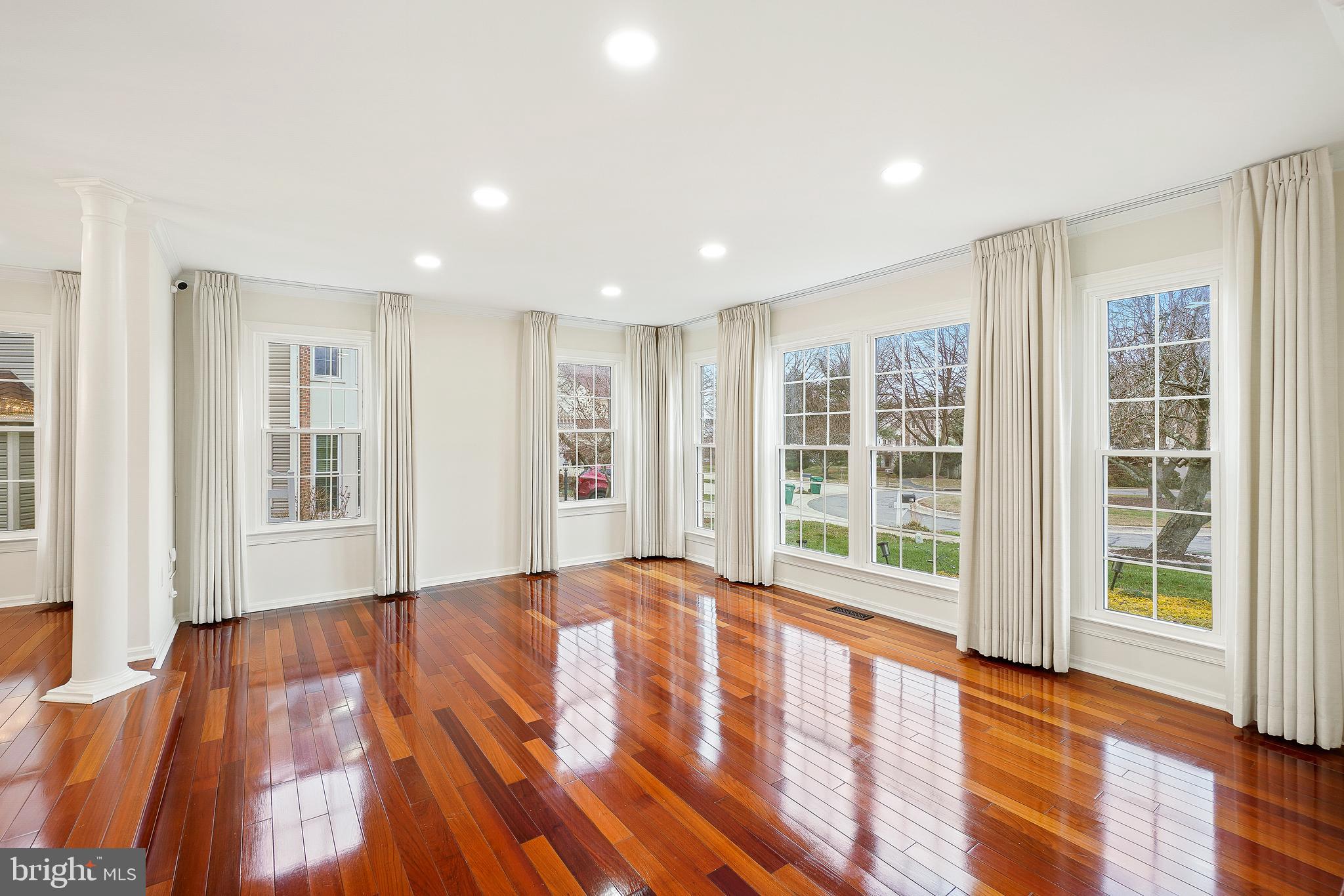 WASHINGTONIAN WOODS - Residential Lease