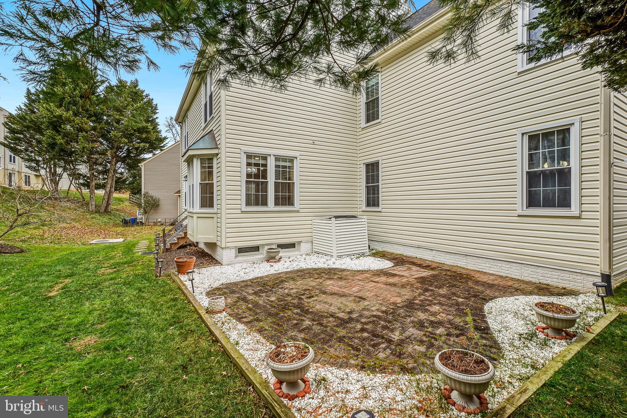 WASHINGTONIAN WOODS - Residential Lease