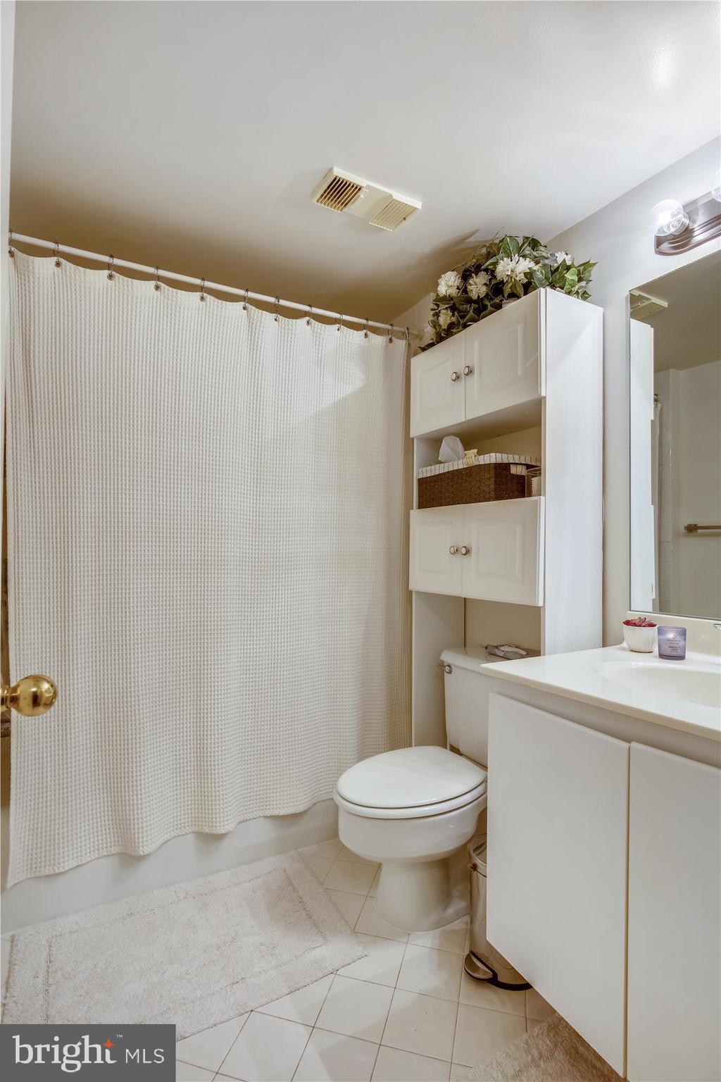 MADISON PARK CONDOMINIUMS - Residential Lease