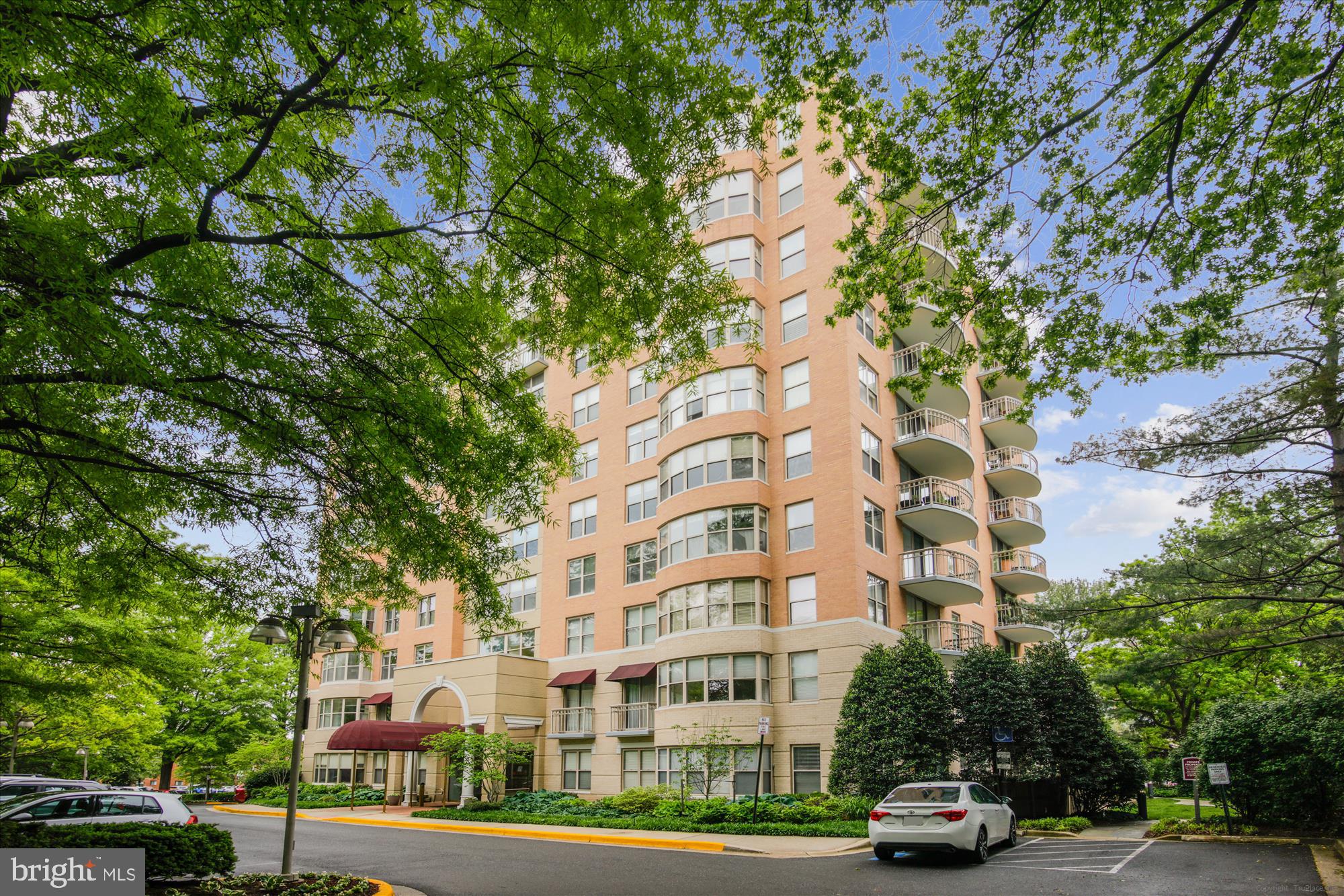 MADISON PARK CONDOMINIUMS - Residential Lease