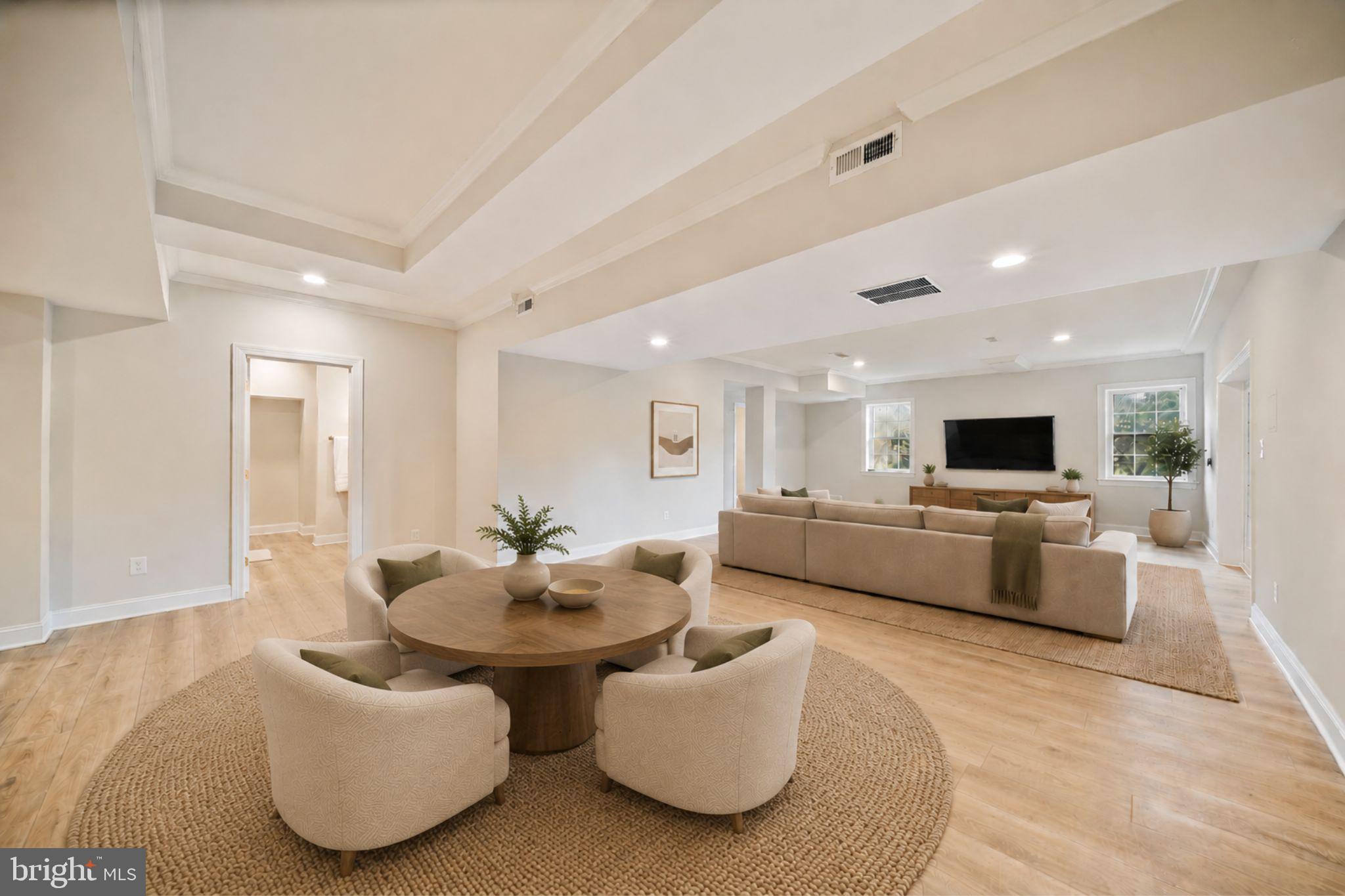 HAYFIELDS MANOR - Residential