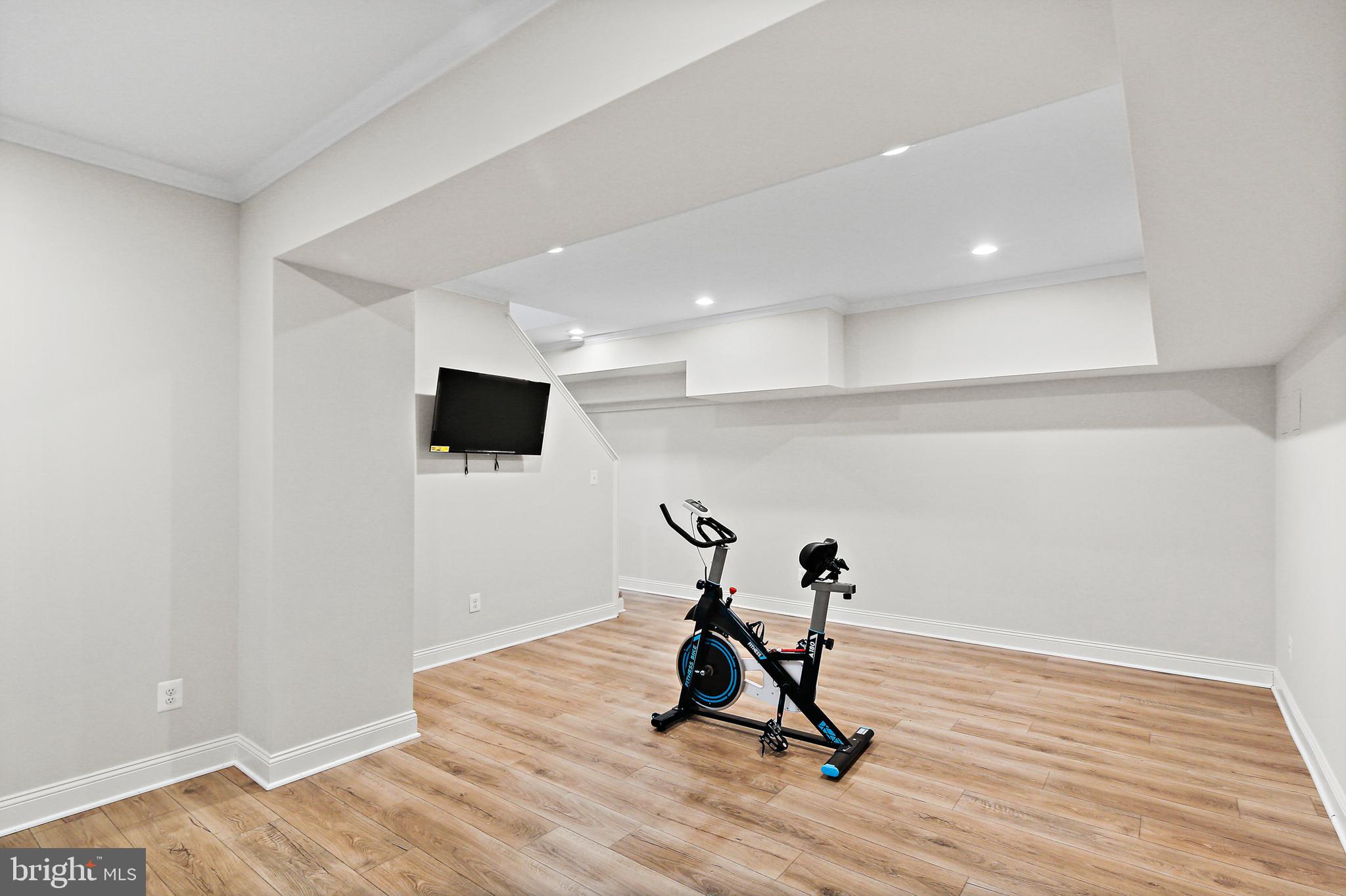 HAYFIELDS MANOR - Residential