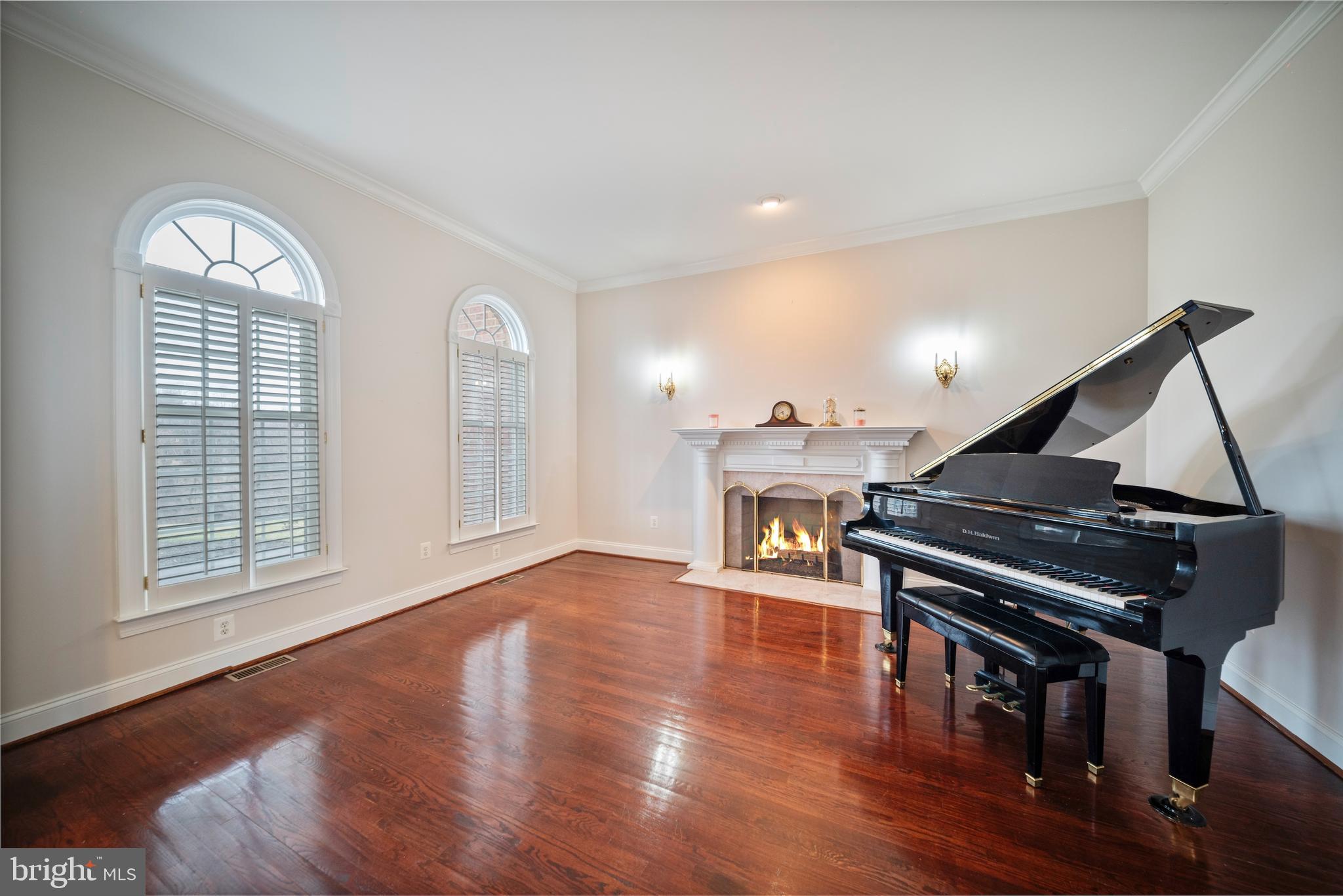 HAYFIELDS MANOR - Residential