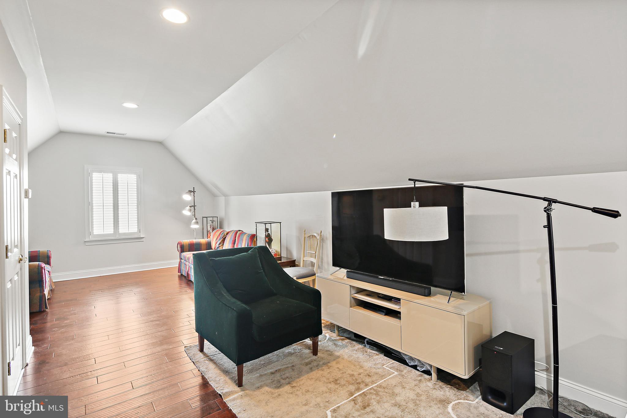 HAYFIELDS MANOR - Residential