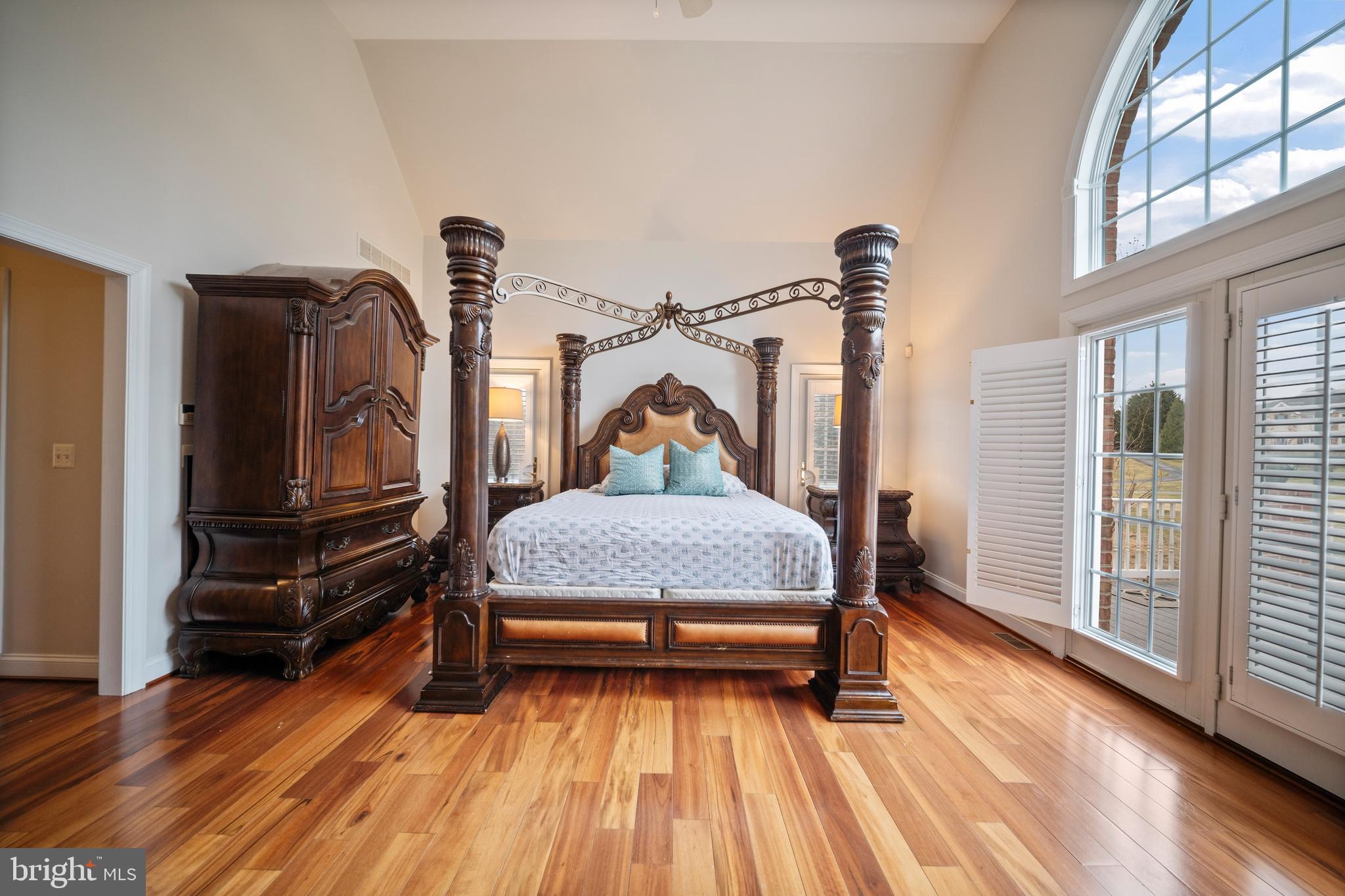 HAYFIELDS MANOR - Residential