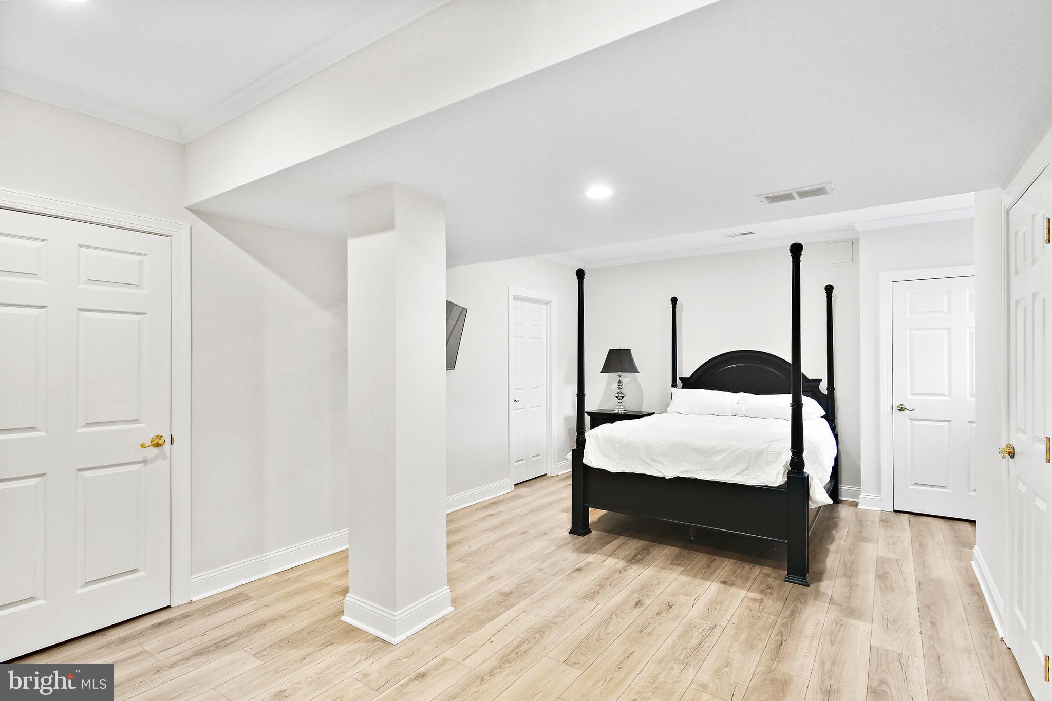 HAYFIELDS MANOR - Residential