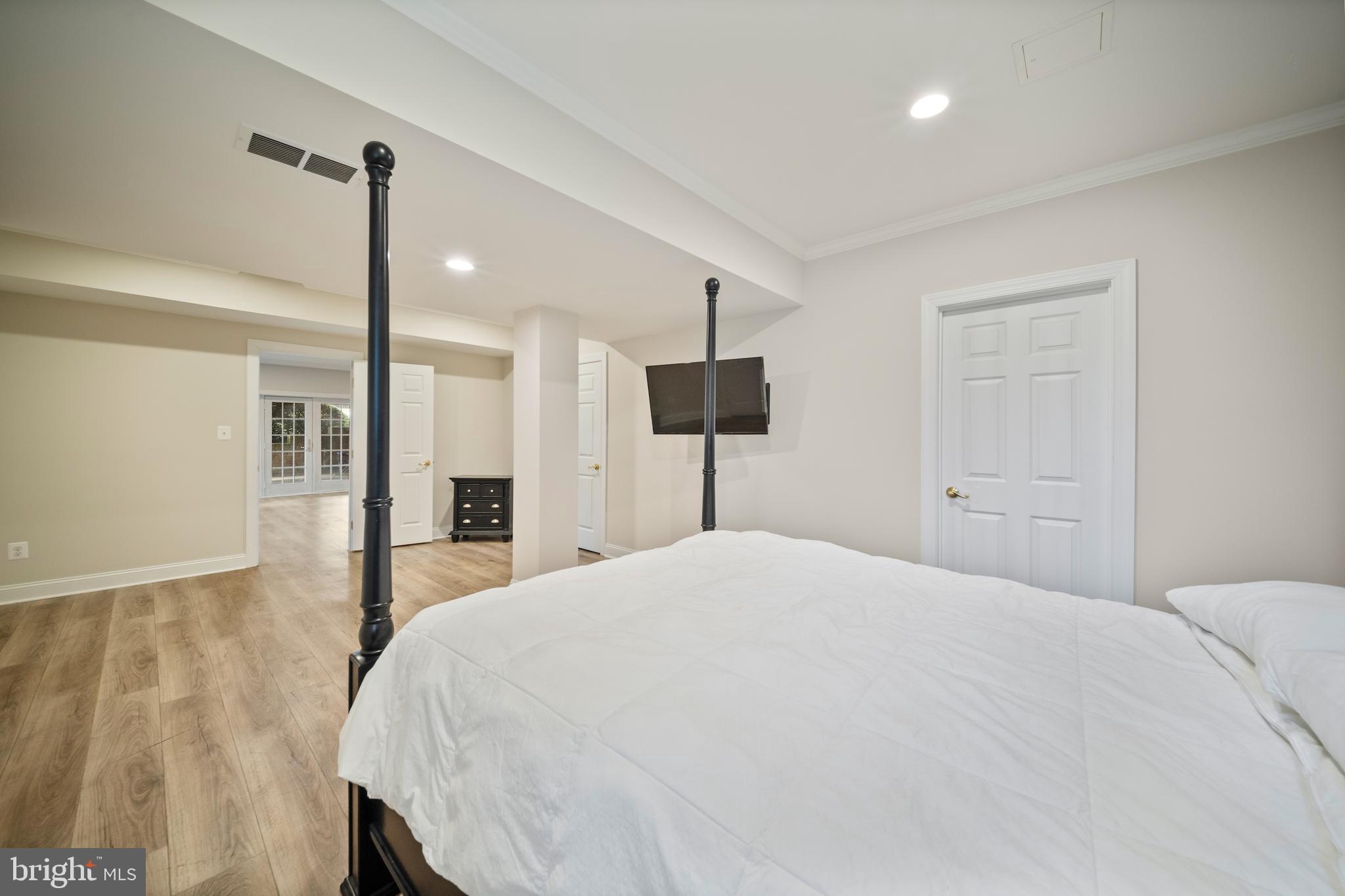 HAYFIELDS MANOR - Residential