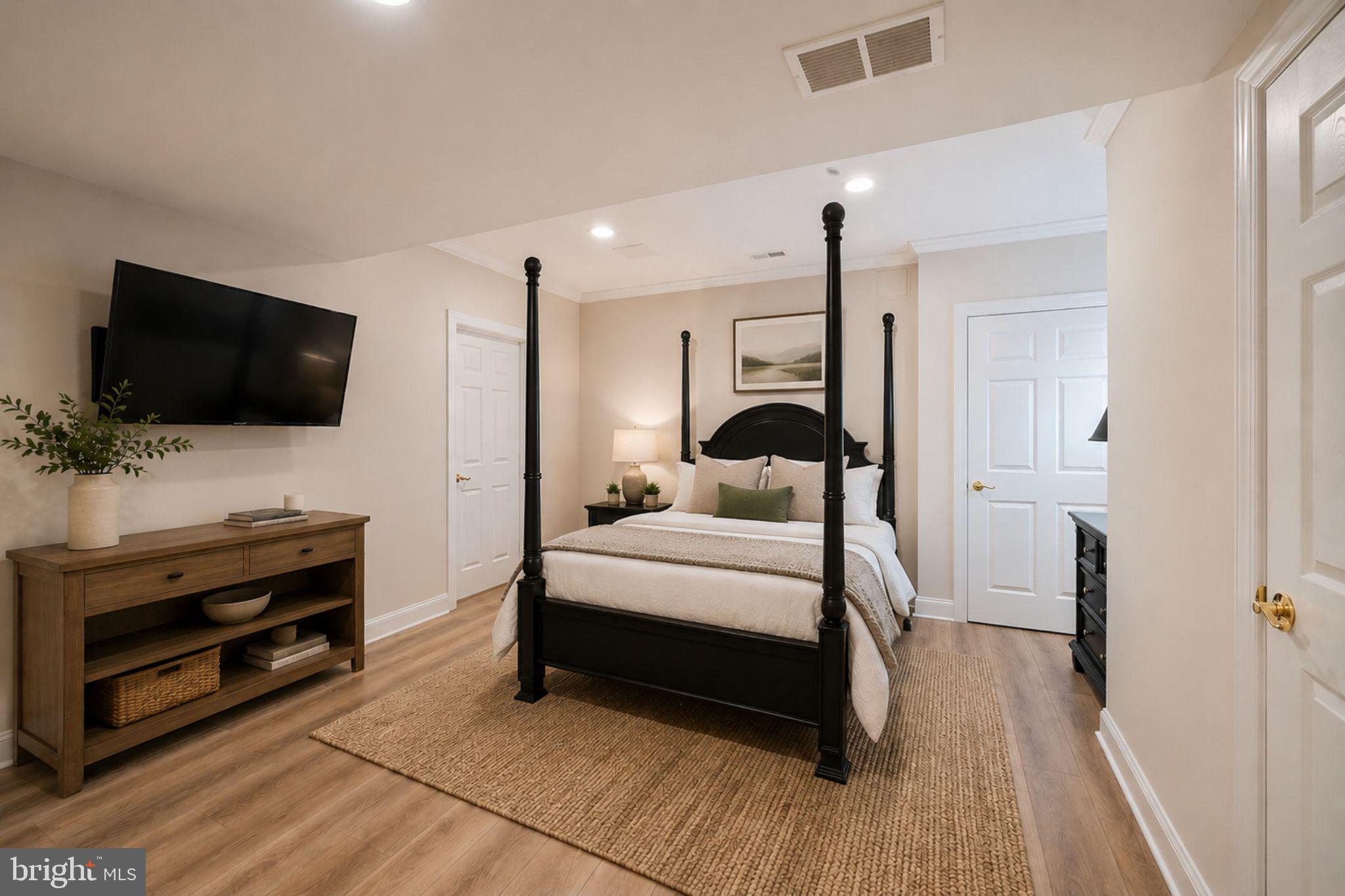 HAYFIELDS MANOR - Residential