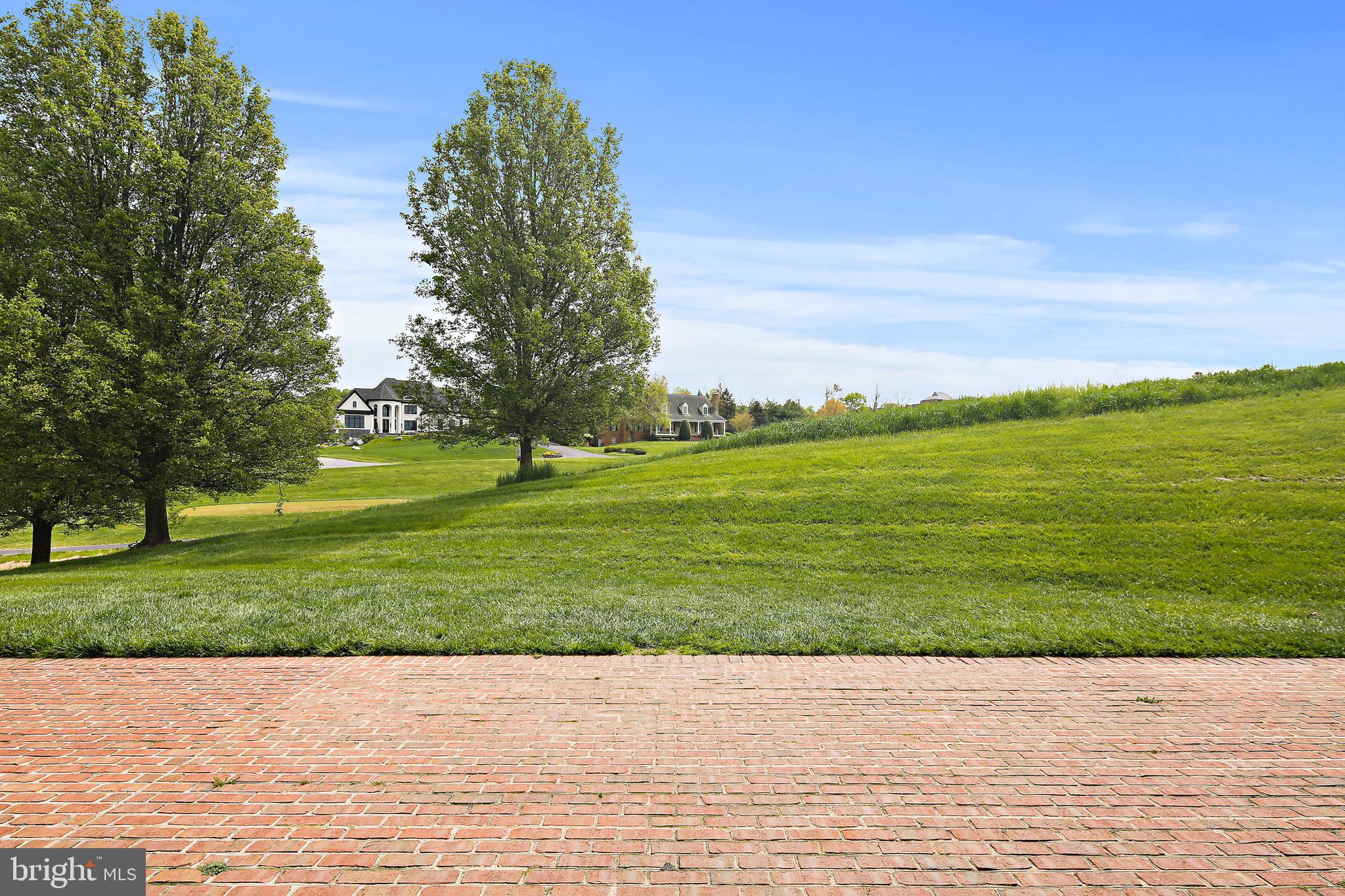 HAYFIELDS MANOR - Residential