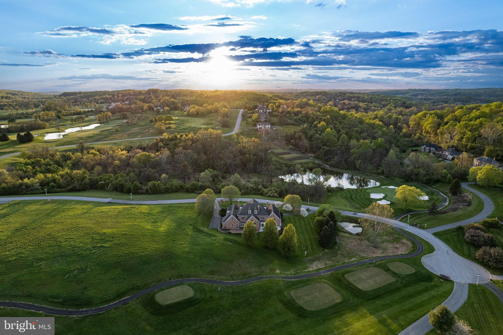 HAYFIELDS MANOR - Residential