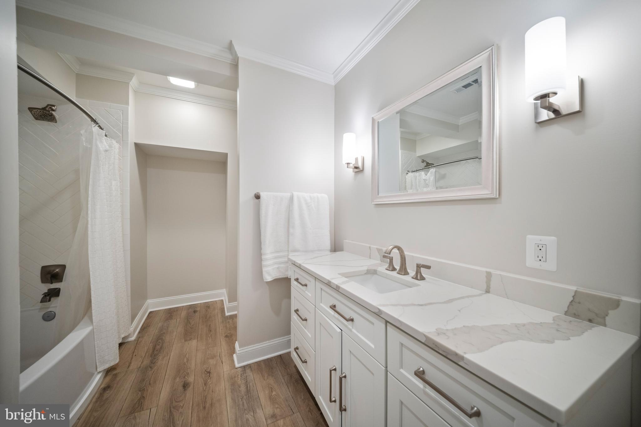 HAYFIELDS MANOR - Residential