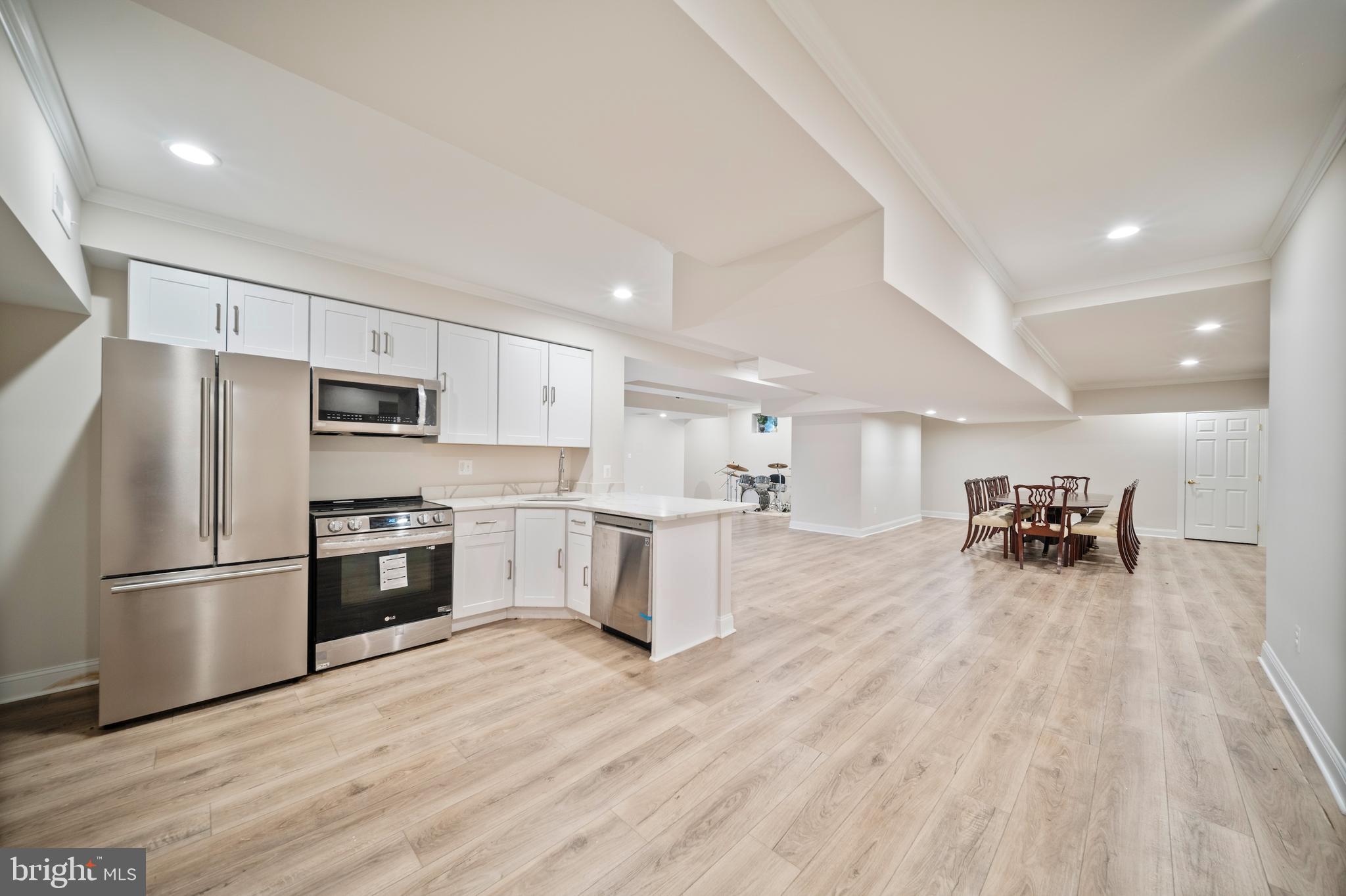 HAYFIELDS MANOR - Residential