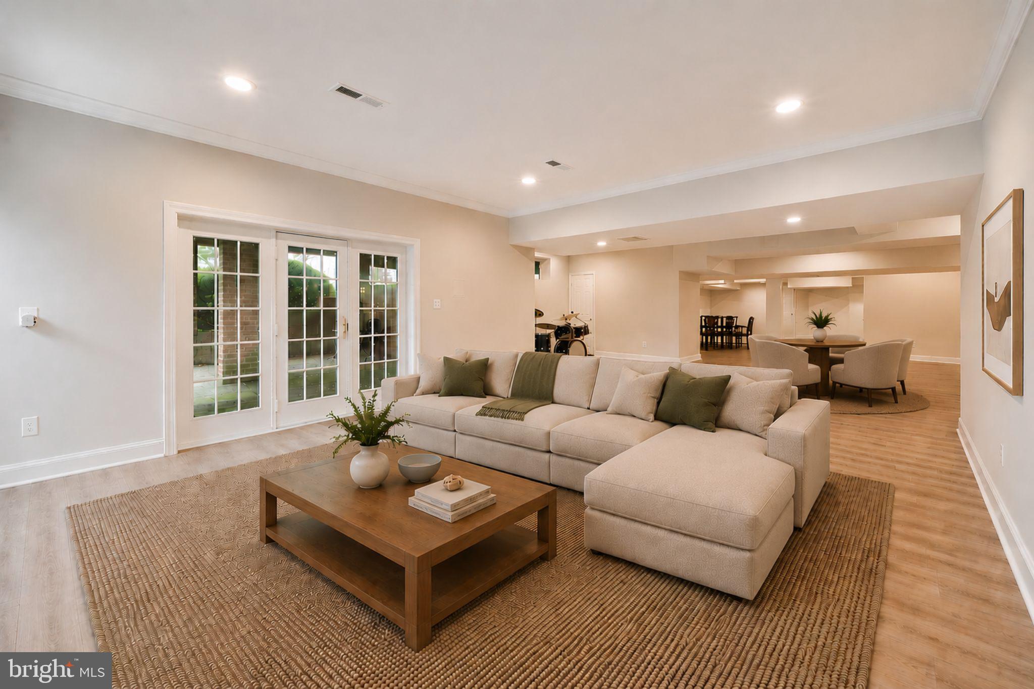HAYFIELDS MANOR - Residential