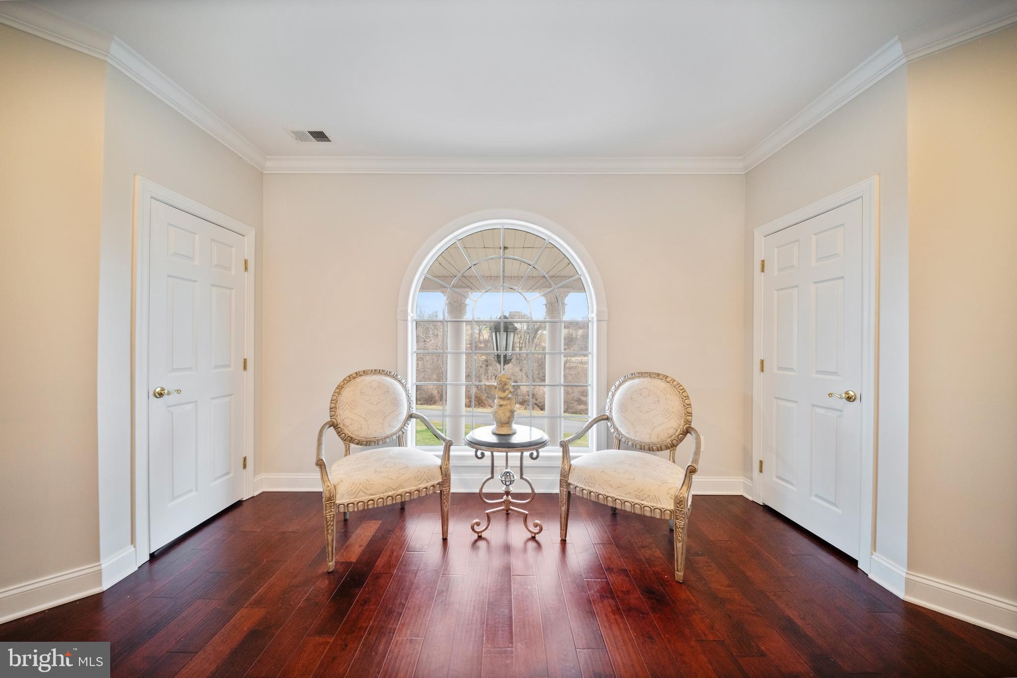 HAYFIELDS MANOR - Residential