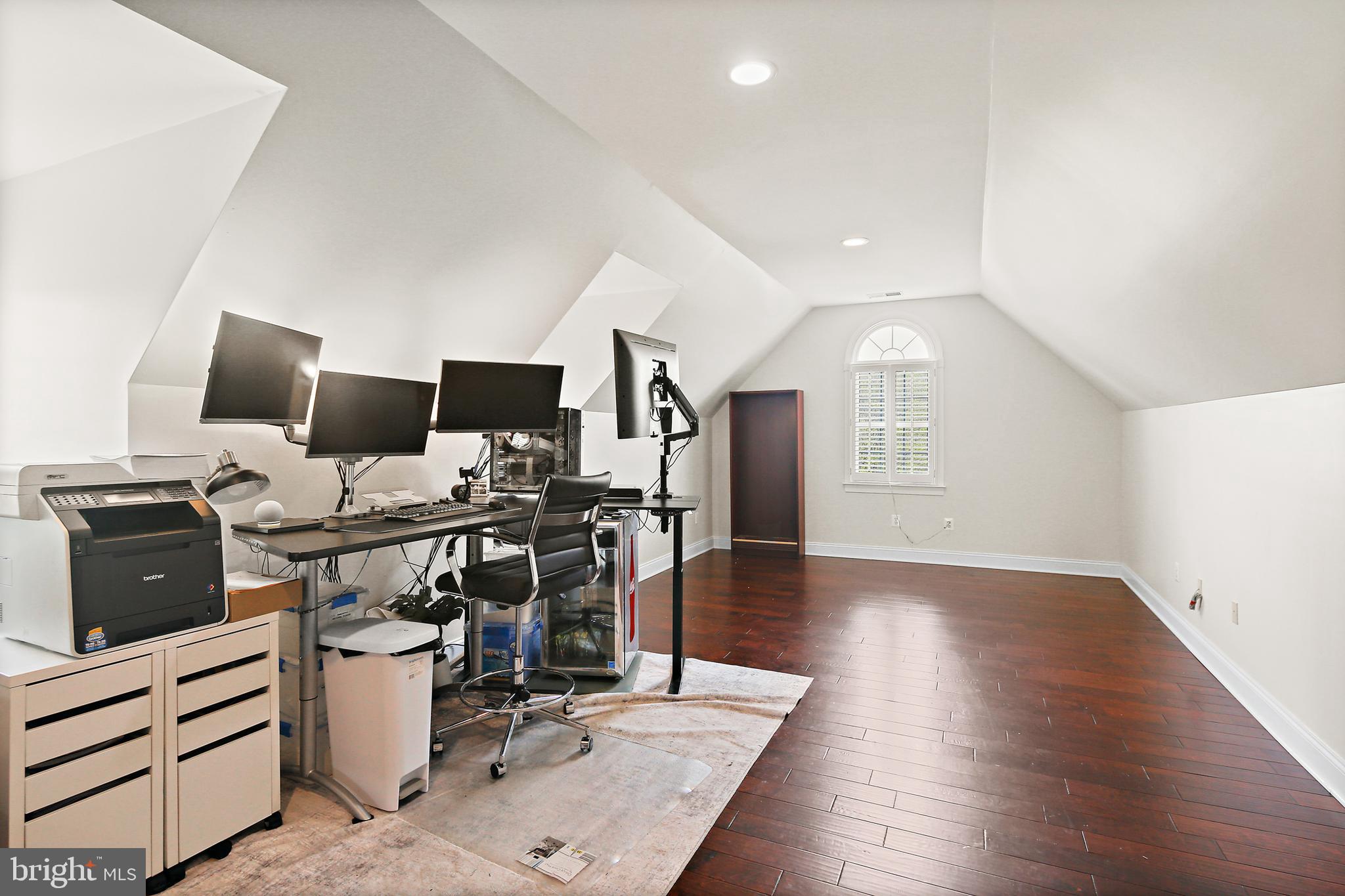 HAYFIELDS MANOR - Residential