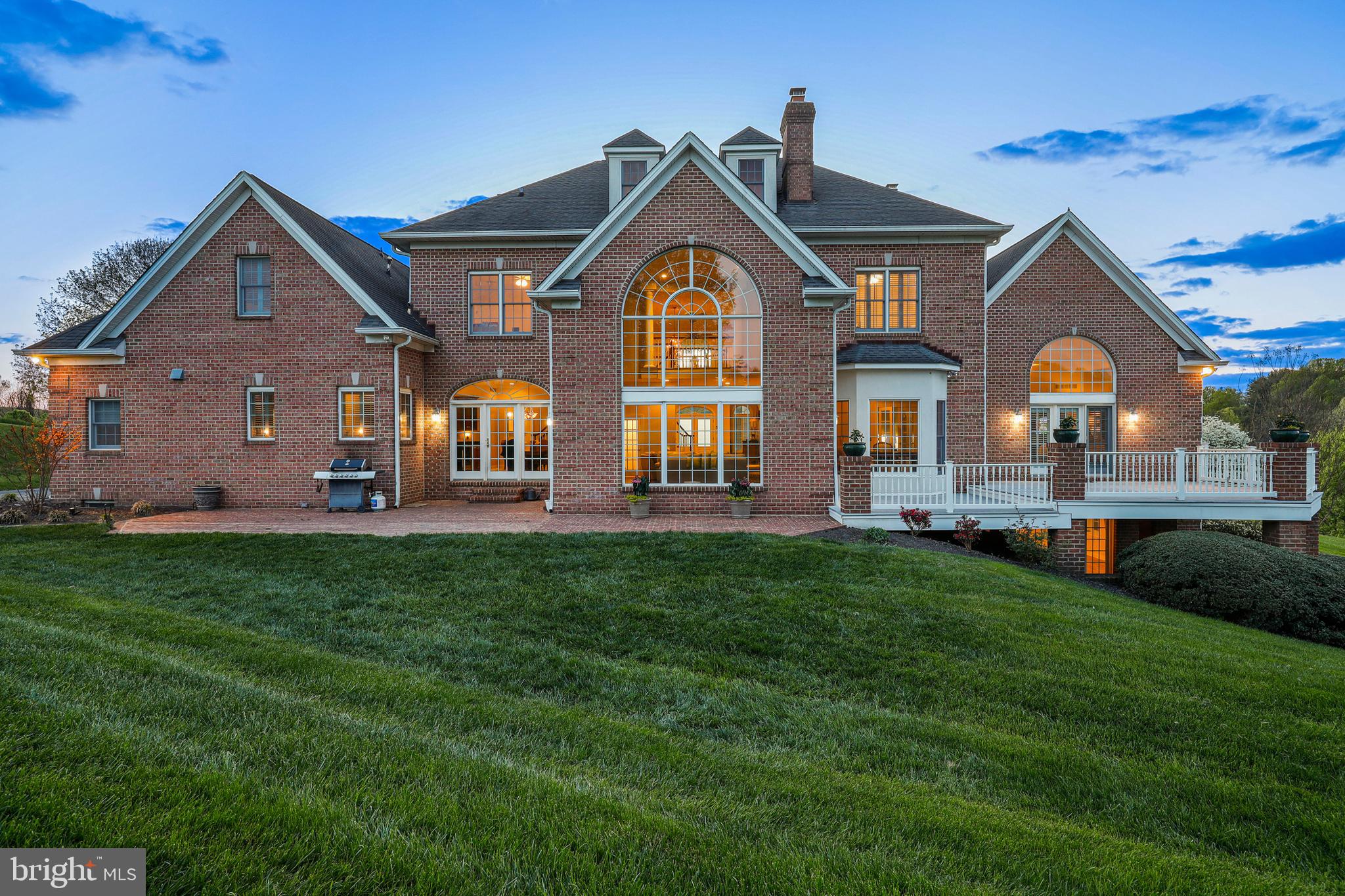 HAYFIELDS MANOR - Residential